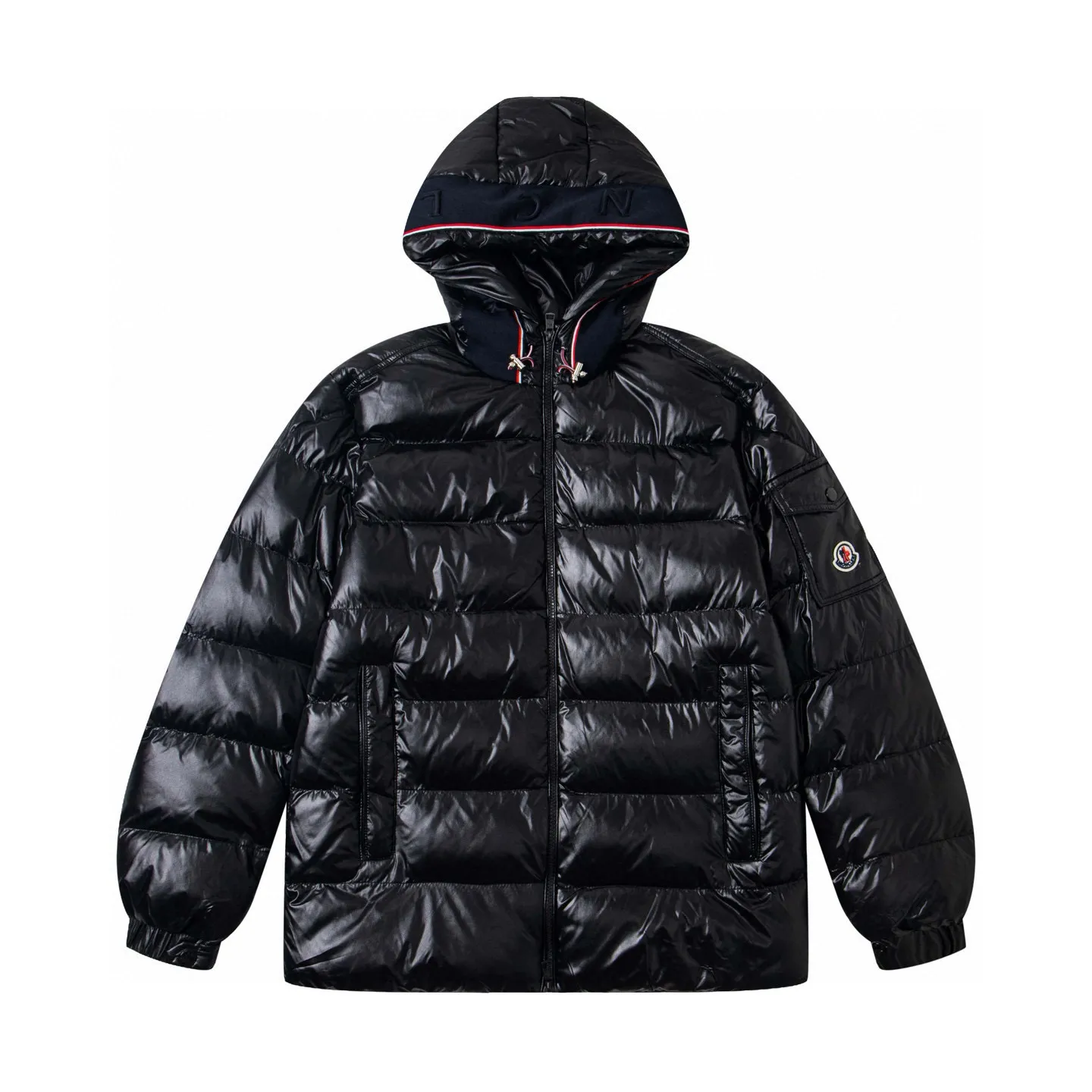 P390 Moncler｜Moncler Matte Classic Cotton Jacket Top Original Size: M-2XL Description: Influenced by the iconic outerwear of the 1980s, the Maya jacket re-examines the look of the Moncler archives with modern style and cutting-edge elements. This is the brand's professional achievement in ski equipment. Whether in terms of sport or style, this high-performance and positive-spirited jacket has all the elements a competitive athlete needs to claim the title. Make an original product with care, so that every customer has the confidence to introduce it to his customers: This is the top replica version in China