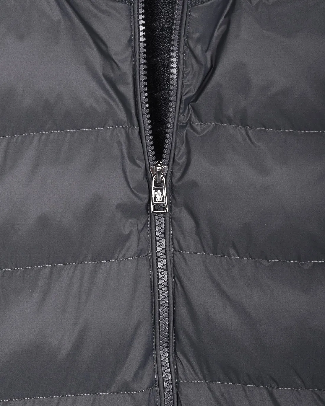 P416 Moncler/muzzle 25Fw classic down spliced ​​stand-up collar sweater cotton woolen sweater jacket 2025FW official website new original fabric official same style selected sweater customization imported wool fabric high-end version, counter custom fabric High breathability and comfort, precision production, impeccable detail processing, ✅customized logo engraved buttons, complete three labels. Brand element design concept reflects high quality. It feels delicate and soft! Presenting a casual cut, the upper body shape is great 🐍 Color; black and gray Size: S-XL