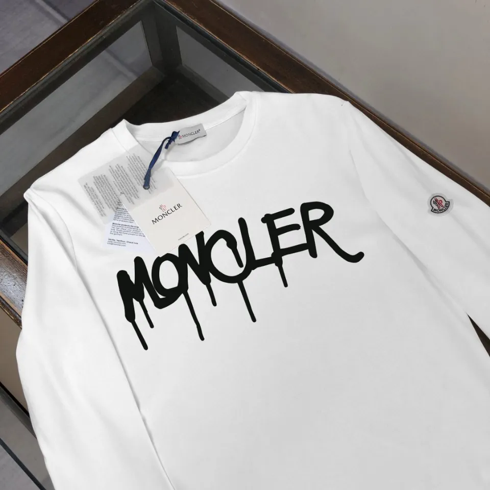 P180, a non-off-the-shelf model, you can trust it. Moncler printed long-sleeved T-shirt, 240g breathable cotton fabric, very soft and comfortable texture, does not shrink, does not deform, does not ball), can be worn alone as a base layer. Original customized accessories, collar label, care mark, hangtag, packaging (perfect details) Color: White Black Size: XS S M L