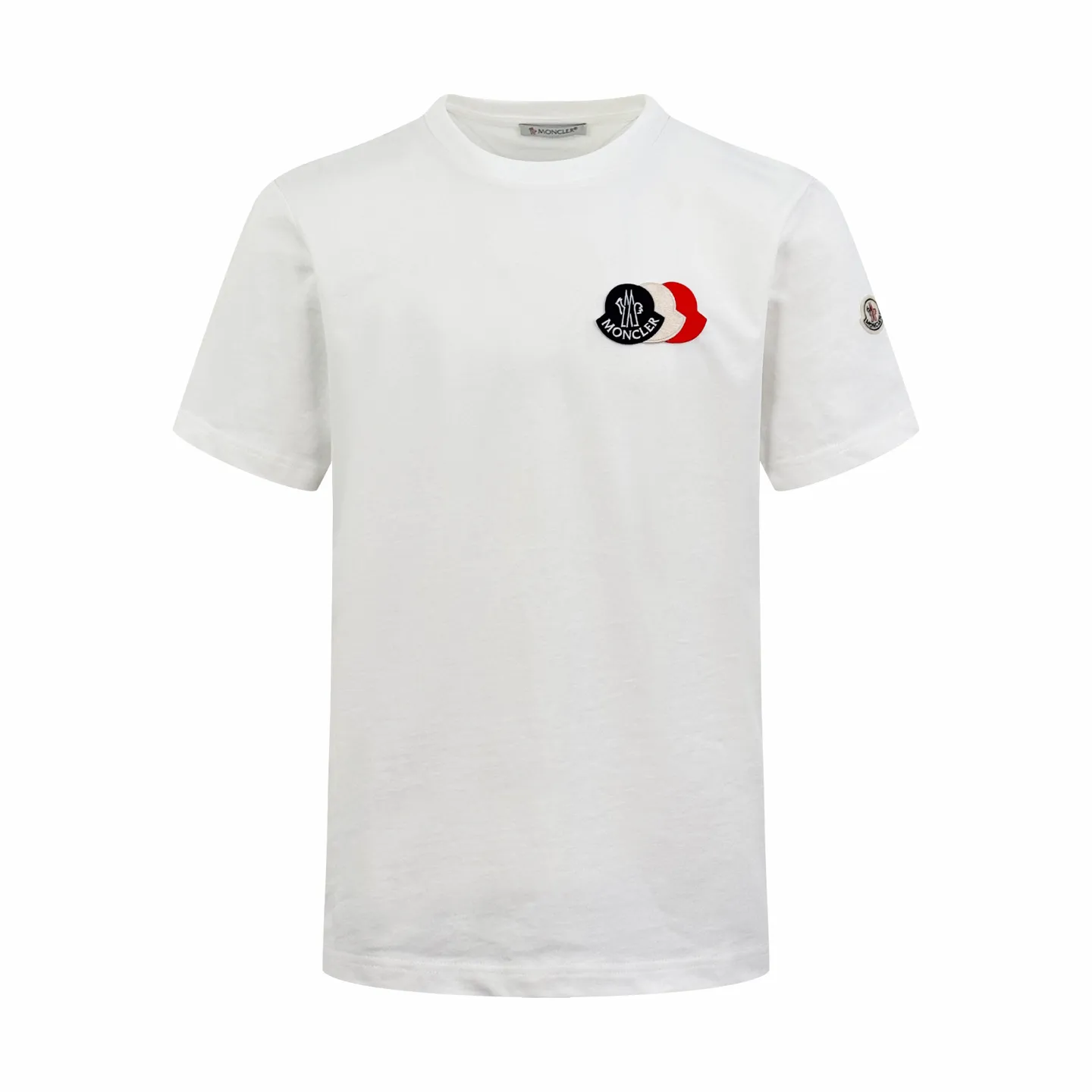 P160 Moncler patch logo short sleeves. Customized Yunrou plain cotton. It feels delicate and comfortable against the skin. A touch of simple white. Pure and elegant. The iconic three-color design badge is embellished on the chest to interpret the visual grammar of modern luxury. The Moncler embroidered logo on the side highlights the brand style. Making the logo become part of the identity is the ultimate pursuit of luxury goods. Process 1: Using imported machine embroidery technology, using advanced computer control systems and precision mechanical components to realize Moncler embroidery logo embroidery operations. High precision, smooth and delicate lines. Process 2: The fabrics are washed and have a better hand feel. Not easy to deform, not easy to shrink, not easy to fade, and maintain long-term beauty. Version: Loose version. Size: S M L XLxxl