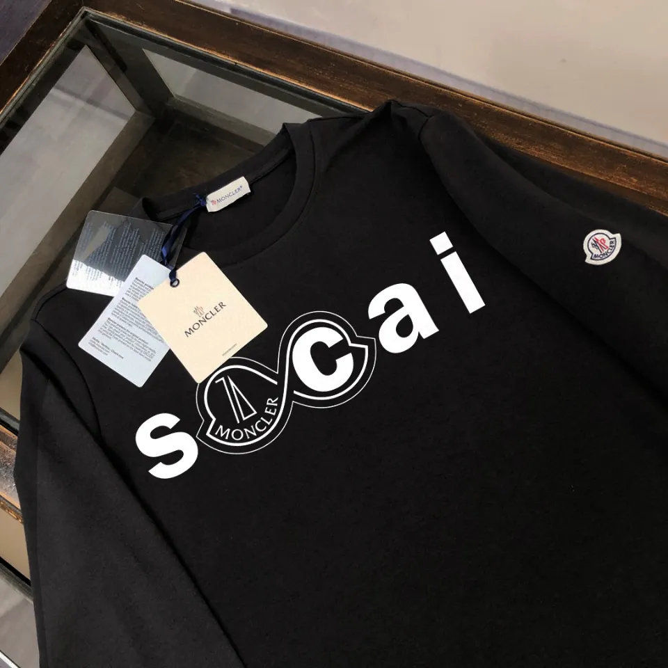 P180, a non-off-the-shelf model, you can trust it. Moncler printed long-sleeved T-shirt, 240g breathable cotton fabric, very soft and comfortable texture, does not shrink, does not deform, does not ball), can be worn alone as a base layer. Original customized accessories, collar label, care mark, hangtag, packaging (perfect details) Color: White Black Size: XS S M L