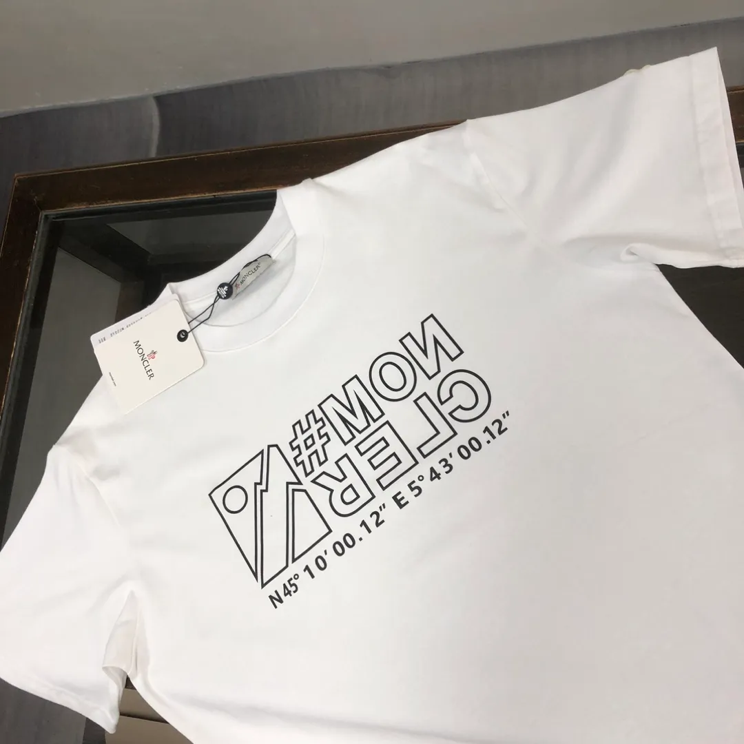 P160 🔥MONCLER The latest short-sleeved T-shirt for couples ~ Featured letter print design ~ The fabric upper body is comfortable and breathable, not stiff, slim cut, made of high-end custom-made pure cotton fabric! The upper body is comfortable and stylish, and it can be worn alone as an inner layer. It is a must-have for fashionistas! ! ! Color: black white Size: S～XL (loose version, please state your height and weight when placing an order)