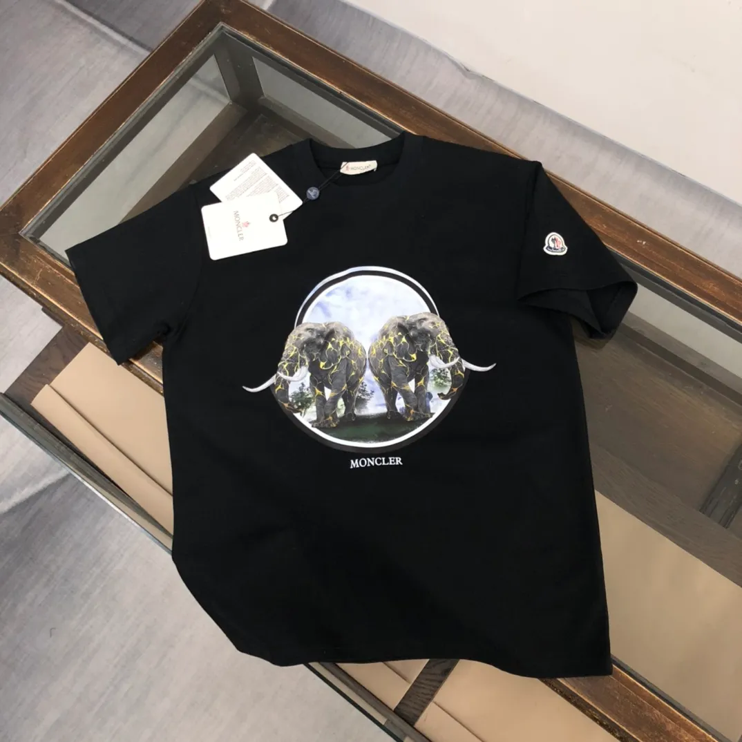 P150 Moncler 2025 new men's round neck short-sleeved couple's T-shirt, new spring and summer product, high quality 🔥🔥Fashionable and versatile, customized imported fabrics, comfortable to wear, breathable, fashionable without losing personality, casual and casual upper body, handsome and stylish, showing the temperament of a big brand. All three standards are complete! ! Color: black white Size: S-XL (loose fit)