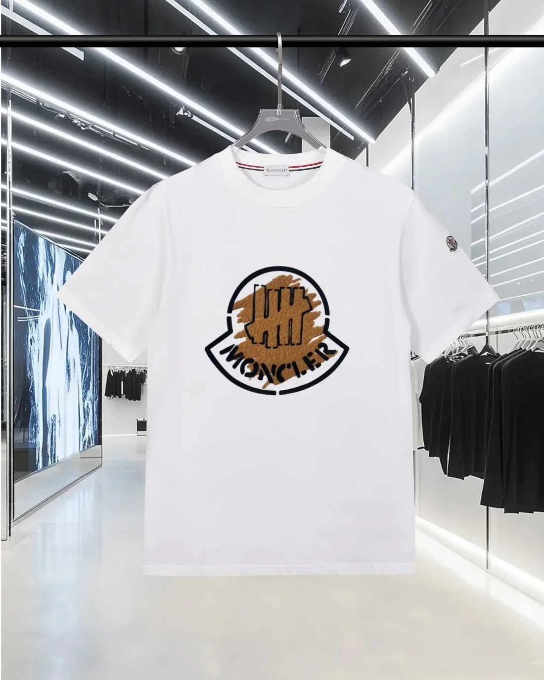 P170 MONCLER/Muzzled 300g pure cotton round neck short-sleeved T-shirt Brand classic Gauze splicing Letter LOGO embossing process 2025ss official synchronization High version High quality Fashion personality Versatile trend Pure original quality Original fabric Hang tag Collar label Washed wheat Complete three standards Color: Black. White. Size: S M L XL XXL