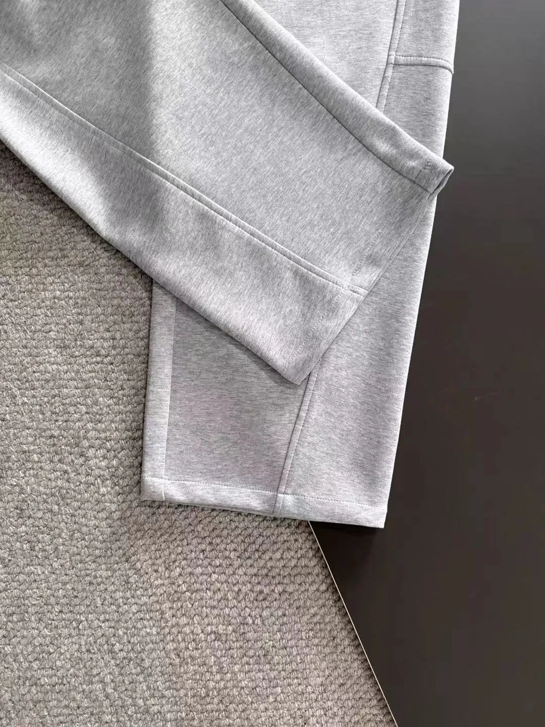 Next day shipment P360 MONCLER/Mongoose Exclusive first release of 25ss autumn and winter new high-quality trousers Compare real-life details at will A perfect choice for autumn and winter, a must-have item. Sizes: M to 3XL (please state your height and weight when placing an order)