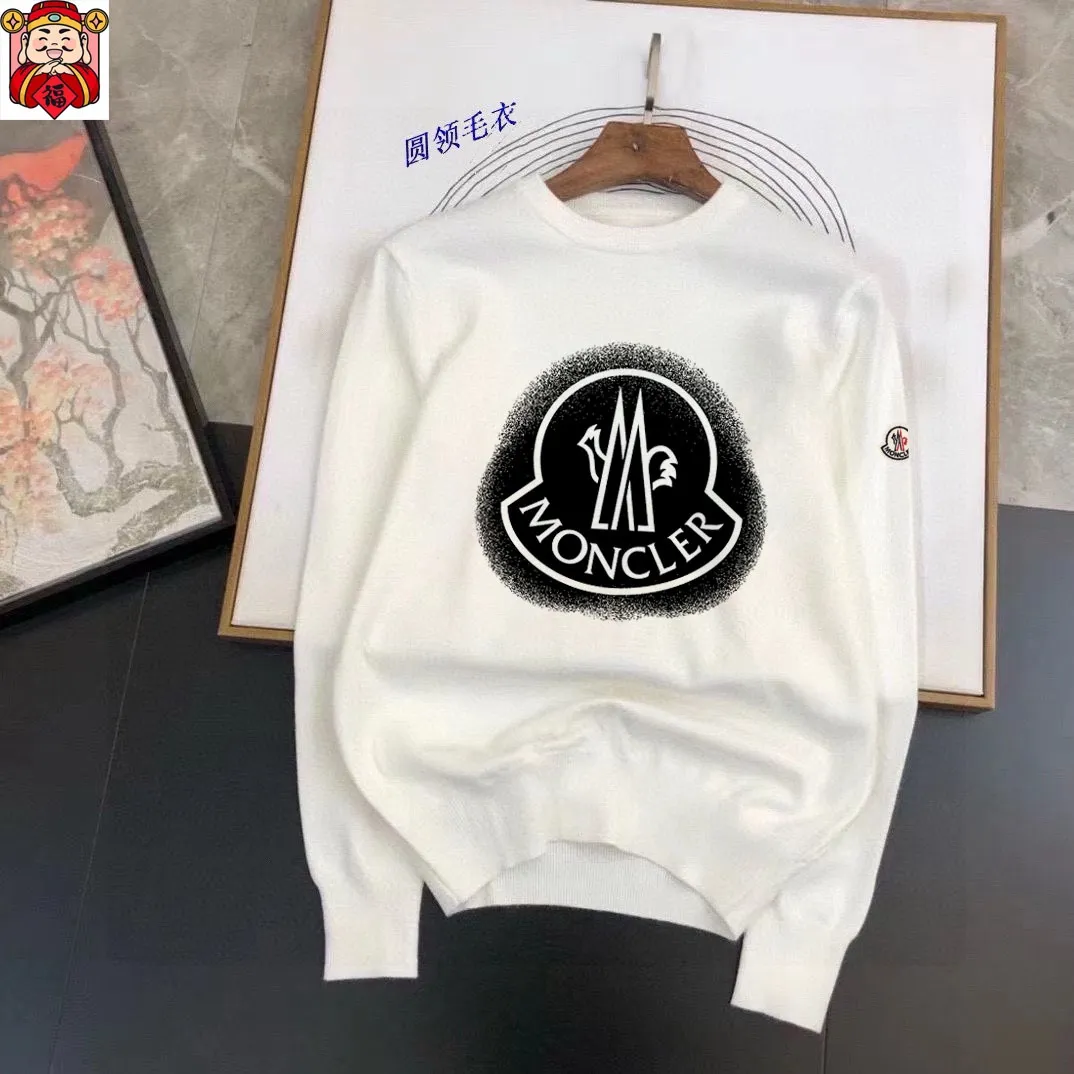 P220 MONCLER】Autumn and winter classic round neck pullover sweater, in full condition! ! ! Wool blended fabric, the latest model in 2025, golden ratio! ! Slim-fitting soft gold, versatile and practical item, the combination and practicality are extremely powerful, simple and elegant, and classy! To create your own style, it is highly recommended to buy it in two colors. The standard slim fit tailoring process is suitable for both young and old men. It is knitted from wool and will not cause any discomfort! While keeping warm, it is stylish, textured and wearable, and the classic logo with contrasting colors on the chest feels in place! ! Recommended for regular customers! ! Size M-3XL (maximum wear: 190 pounds)
