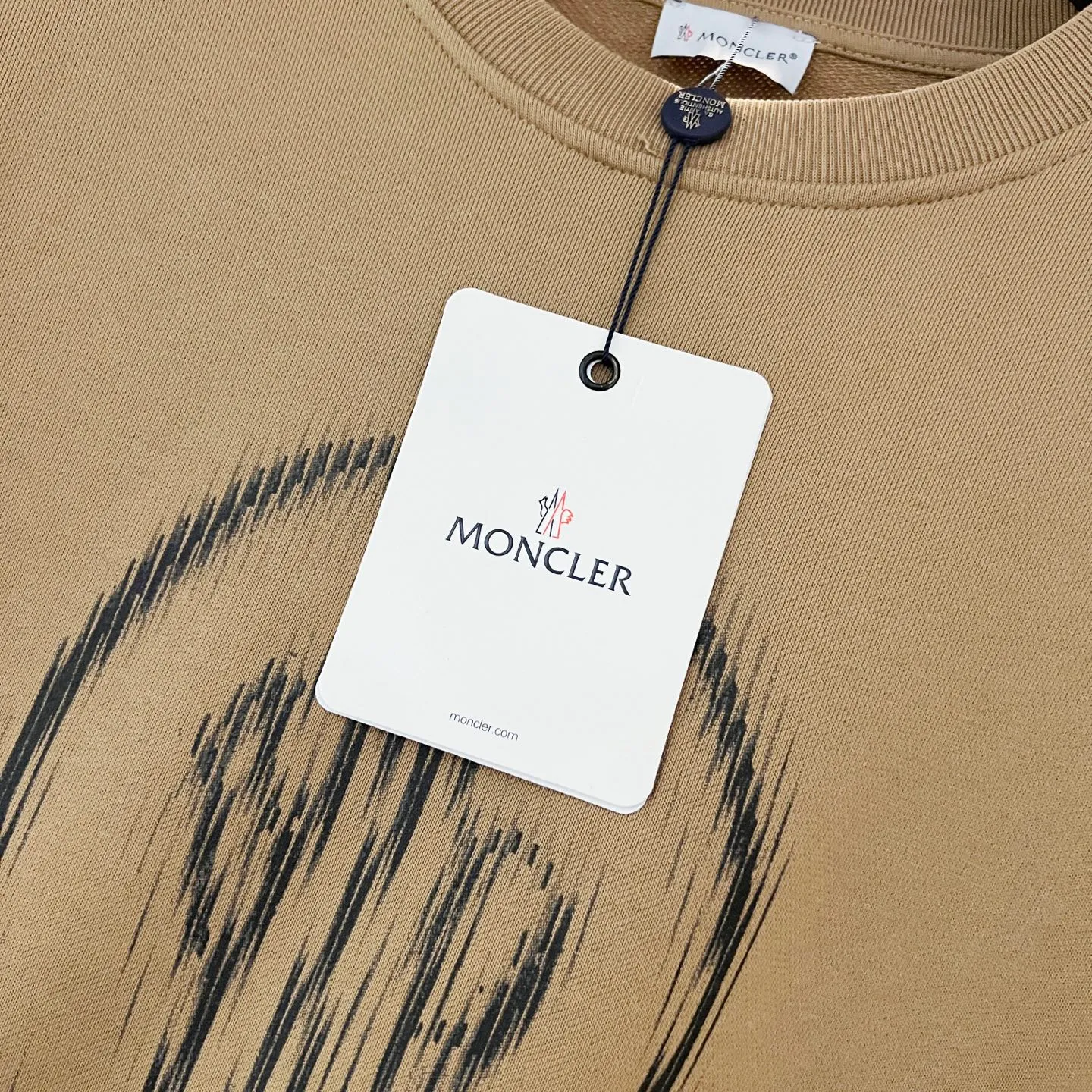 P220 MONCLER/Mask 420g pure cotton round neck sweatshirt Iconic brand letter LOGO ghost printing arm patch technology Official synchronization High version High quality Fashion personality Versatile trend Pure original quality Original fabric Hang tag Collar label Washed wheat Complete three labels Color: Black. White. Khaki. Size: XS-L