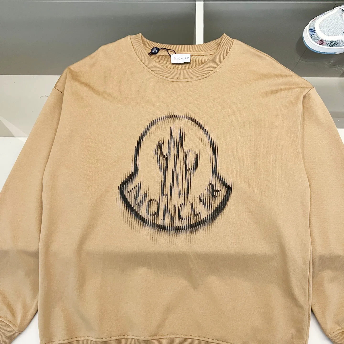 P220 MONCLER/Mask 420g pure cotton round neck sweatshirt Iconic brand letter LOGO ghost printing arm patch technology Official synchronization High version High quality Fashion personality Versatile trend Pure original quality Original fabric Hang tag Collar label Washed wheat Complete three labels Color: Black. White. Khaki. Size: XS-L