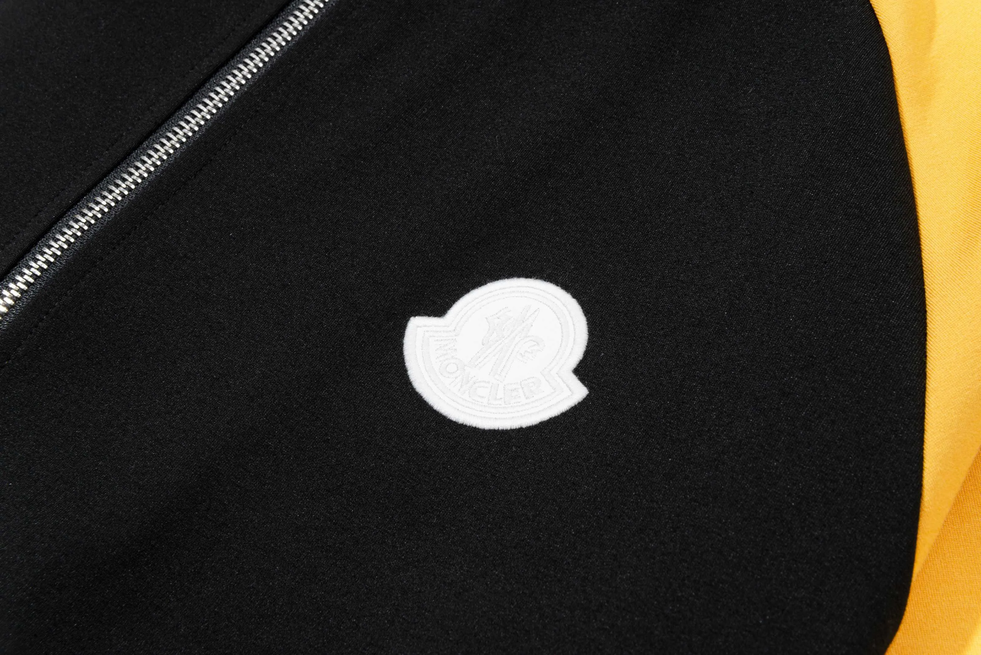 P270 MONCLER/Mask Custom fabric suit zipper jacket Color block design embroidered micro-label LOGO hand sleeve webbing technology Official synchronization High version High quality Fashion personality Versatile trend Pure original quality Original fabric Hang tag Collar label Washed wheat Complete three standards Color: black and white. Black green. Black yellow. Size: S-2XL