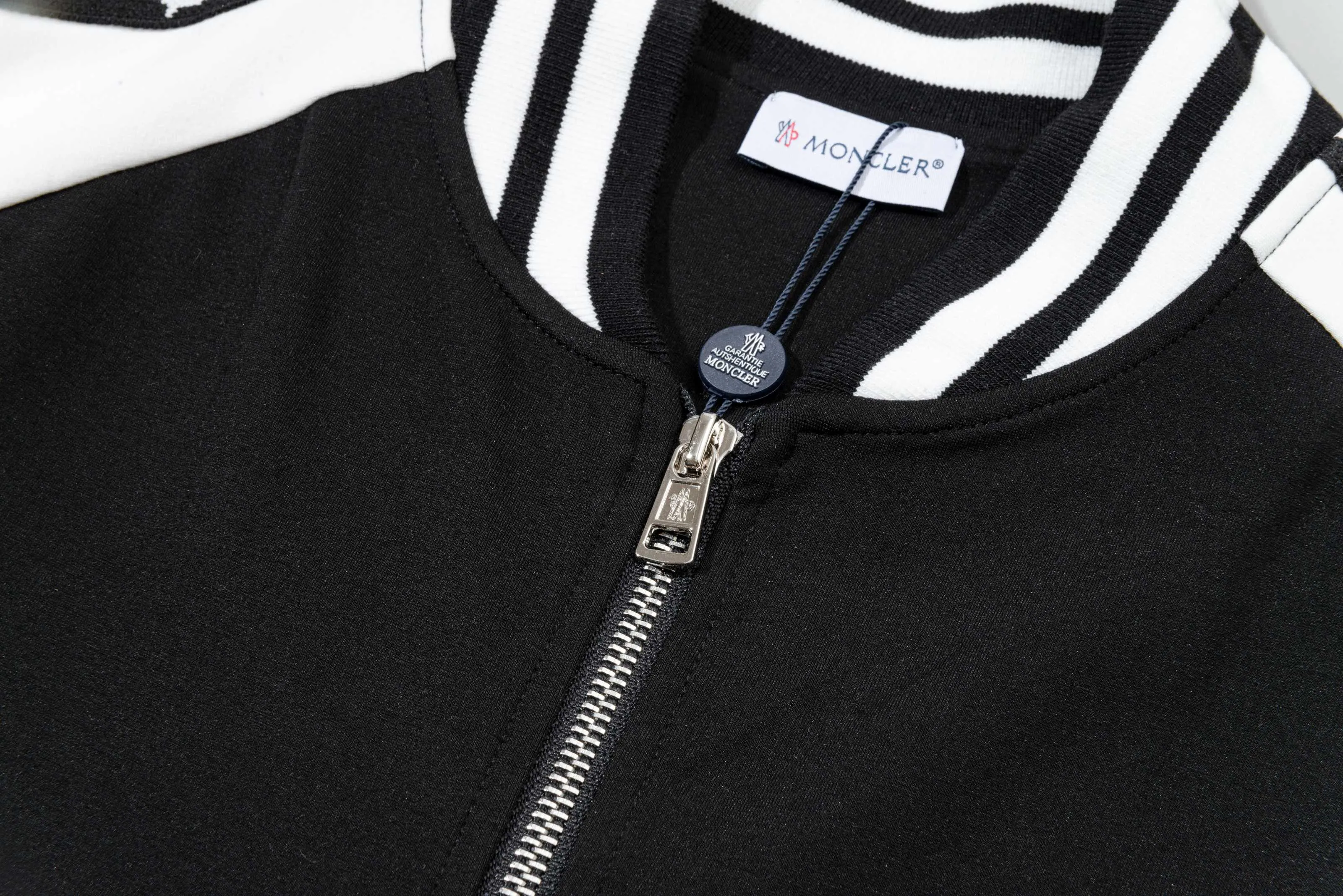 P270 MONCLER/Mask Custom fabric suit zipper jacket Color block design embroidered micro-label LOGO hand sleeve webbing technology Official synchronization High version High quality Fashion personality Versatile trend Pure original quality Original fabric Hang tag Collar label Washed wheat Complete three standards Color: black and white. Black green. Black yellow. Size: S-2XL