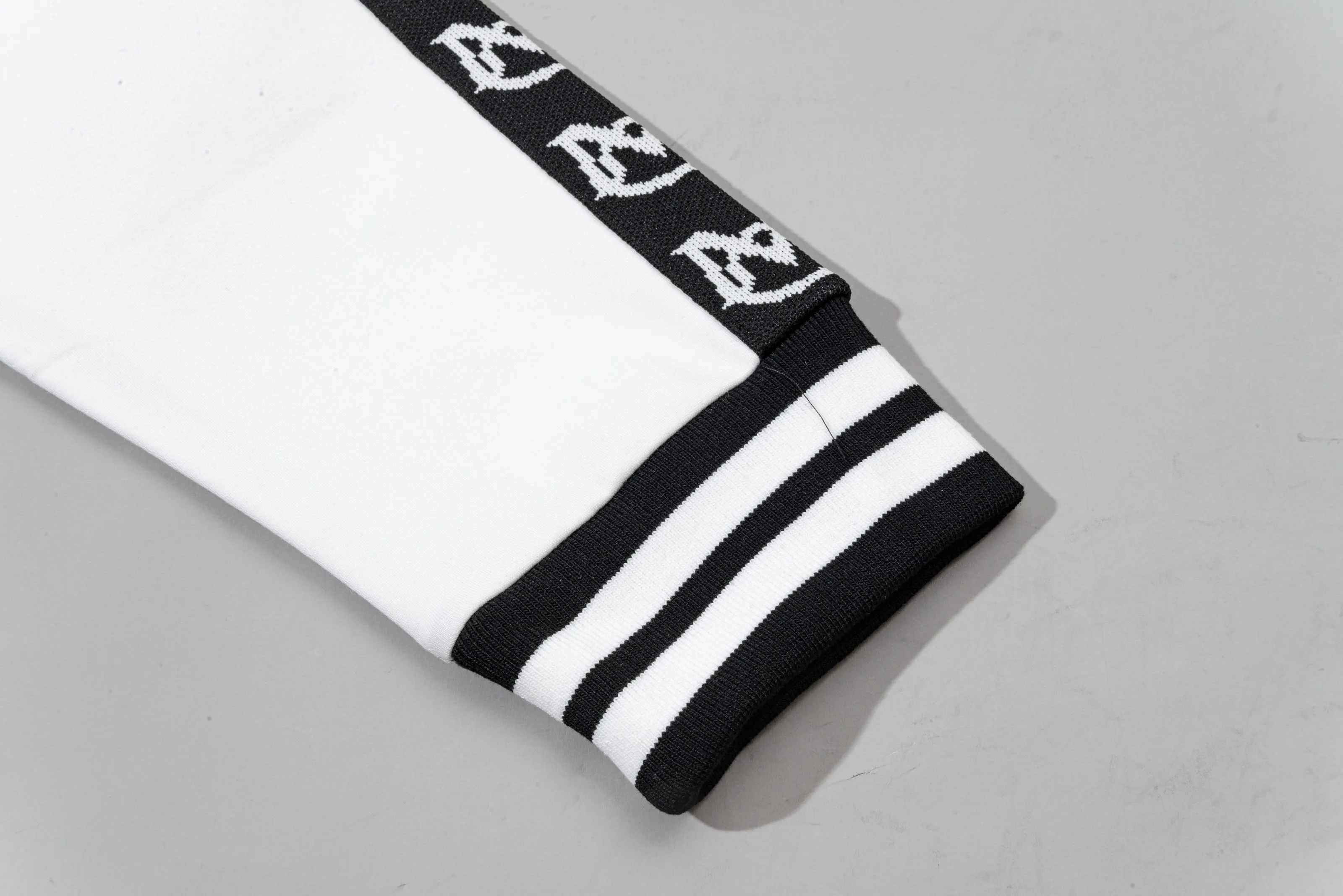 P270 MONCLER/Mask Custom fabric suit zipper jacket Color block design embroidered micro-label LOGO hand sleeve webbing technology Official synchronization High version High quality Fashion personality Versatile trend Pure original quality Original fabric Hang tag Collar label Washed wheat Complete three standards Color: black and white. Black green. Black yellow. Size: S-2XL