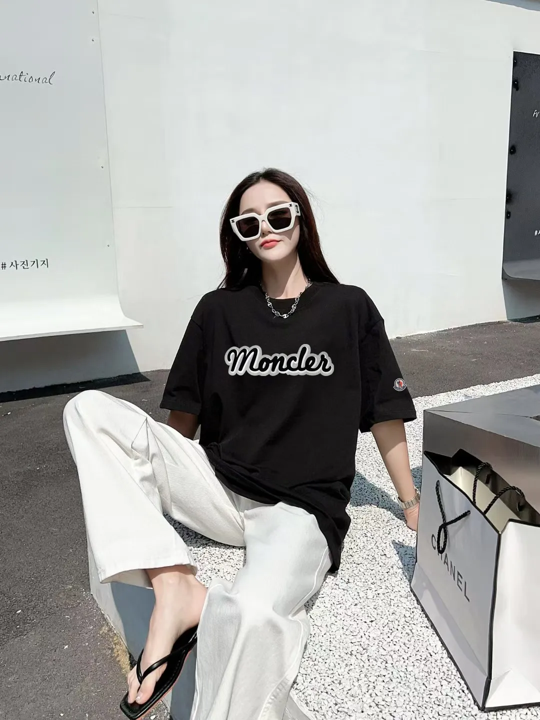 P140 [MONCLER] 2025FW short-sleeved T-shirt, badge + LOGO printing, high-end 26s double yarn 300g fabric, heavy fabric, custom stretch rib, same cylinder and dye, complete three standards, same style for men and women, color: black, white, size: S M L XL 2XL