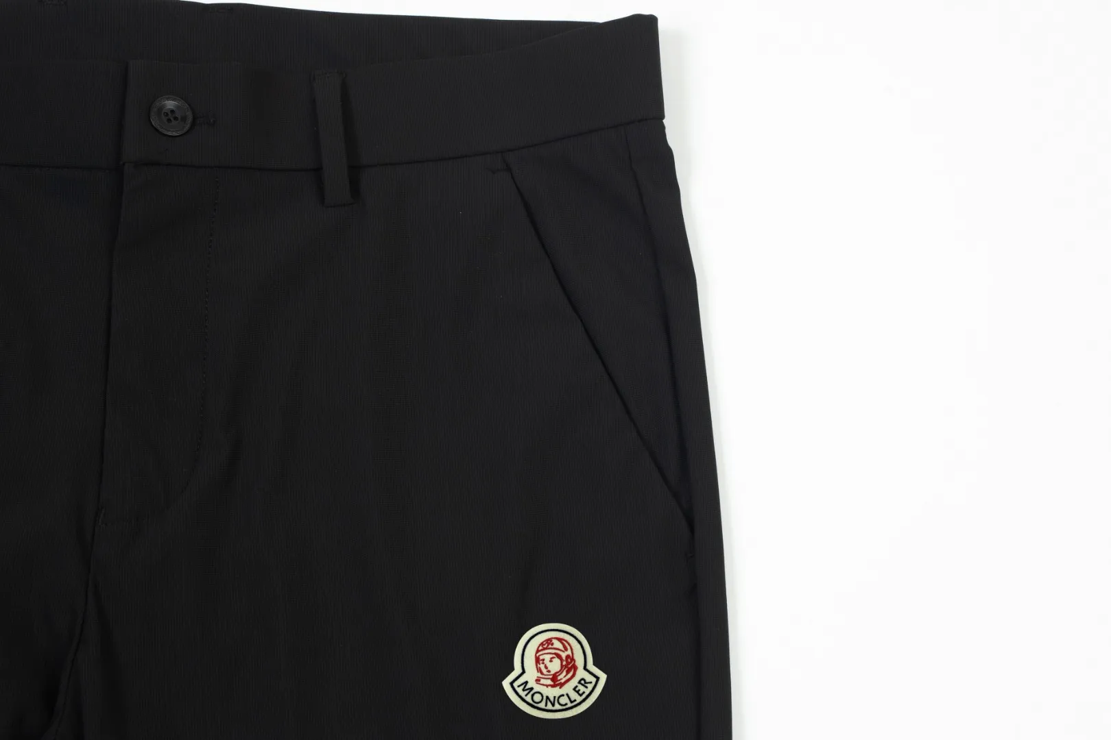 P250 Moncler spring and summer new model, two-color high-quality thin business casual fashionable ice silk trousers. Smooth, comfortable, anti-wrinkle and traceless good trousers. 🗯Soft texture, slightly elastic to the touch, cool ice silk trousers. Waist elastic band, fashionable version design. 🗯 Neat and neat line routing, suitable for both business and leisure! It can be easily controlled by all body types. Two classic colors are available. 🗯New summer product. Versatile and easy to match. The upper body is very simple, handsome and stylish. Both men and women can easily control it. Color: Black Gray Size: M-XXXL