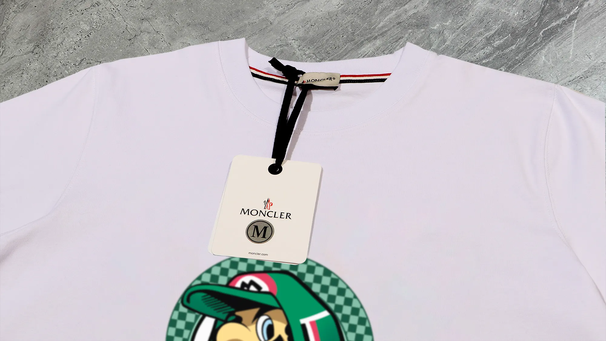 P210 High-version sweatshirt) [Long-term stock] 〖𝐌𝐎𝐍𝐂𝐋𝐄𝐑~Mask〗 Made of 440g heavy-weight fabric. It is different from the market currency. It can be matched with any variety and is properly handsome. 😎The whole dress is made of double waistcoats. The double waistcoats make the whole dress more three-dimensional. Not ordinary factories can do such fine work. 2025 Spring runway version of the T stage, on sale at the counter, round neck terry sweatshirt, high-end double-strand pure cotton, custom-made stretch ribs, dyed in the same vat, complete with three standards, matched with exquisite embroidered LOGO on the chest, simple and advanced, same style for men and women. Color: black, apricot, white, size: S M L XL 2XL