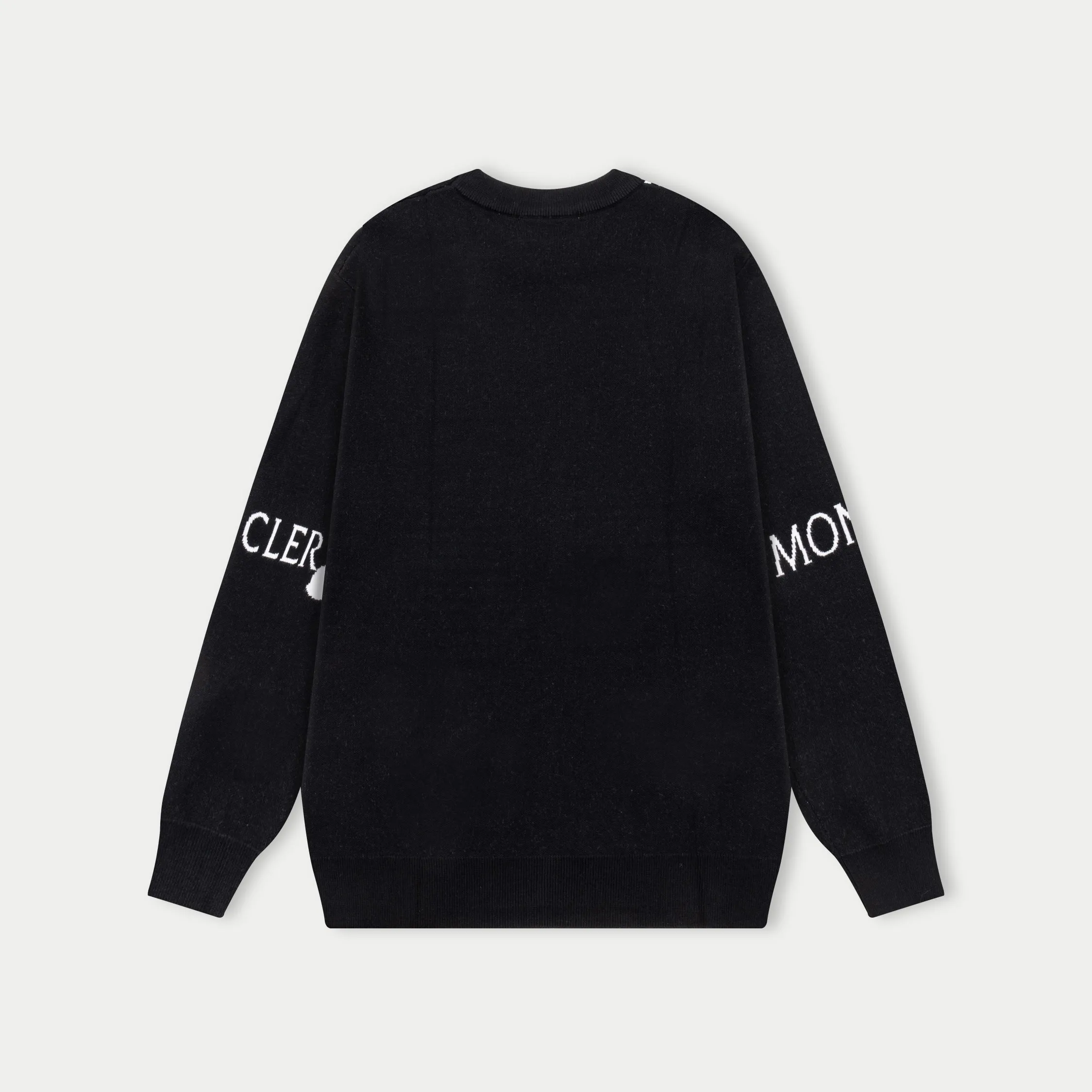 P320 MONCLER 25ss new round neck sweater. Original fabric. Made of custom-made natural medium-thick imported wool gauze. It feels very comfortable and smooth. The version is quite wide and stylish. Produced by a first-line brand factory. Woven by imported machines. It is very soft and skin-friendly. It will not deform after long-term wear. The latest autumn and winter style. Fashionable and personalized. Super versatile and good-looking. Very suitable for both men and women. A must-have for everyone. Color: royal blue black Size: M-3XL