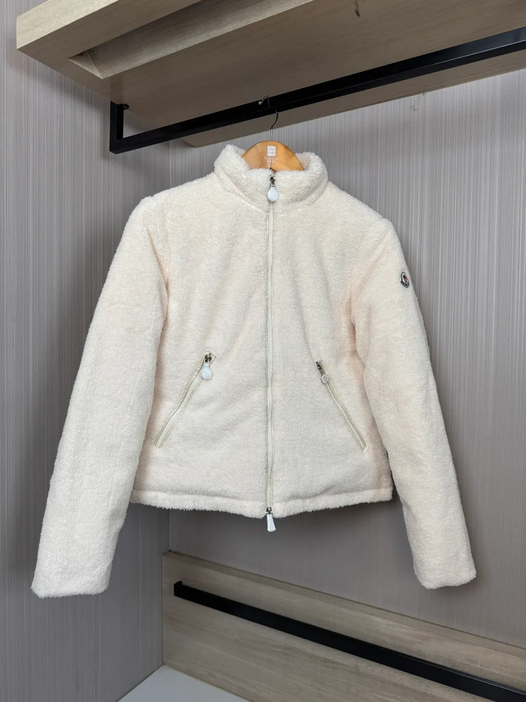 P820 ​​Style number: 2522 Moncler This model: Polignac en teddy splicing design, filled with goose down ~ Super soft texture, delicate material for skin care ~ 2025 new color pink, gray, off-white