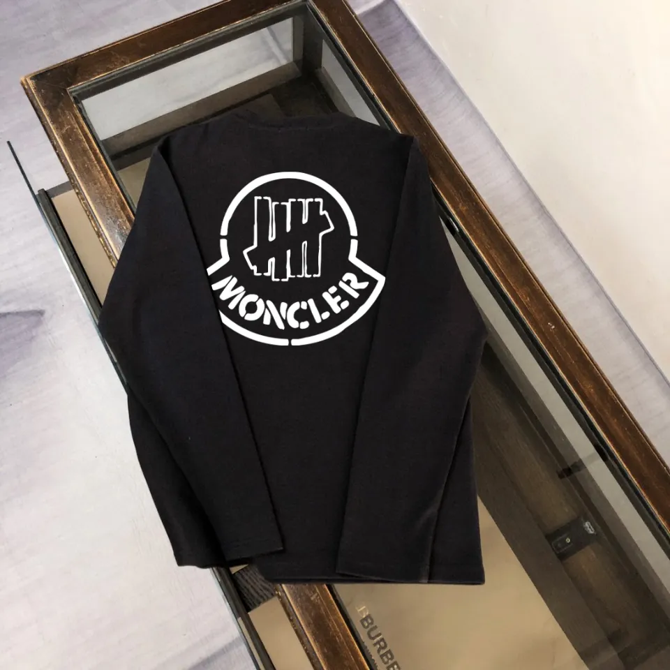 P180, a non-off-the-shelf model, you can trust it. Moncler printed long-sleeved T-shirt, 240g breathable cotton fabric, very soft and comfortable texture, does not shrink, does not deform, does not ball), can be worn alone as a base layer. Original customized accessories, collar label, care mark, hangtag, packaging (perfect details) Color: White Black Size: XS S M L