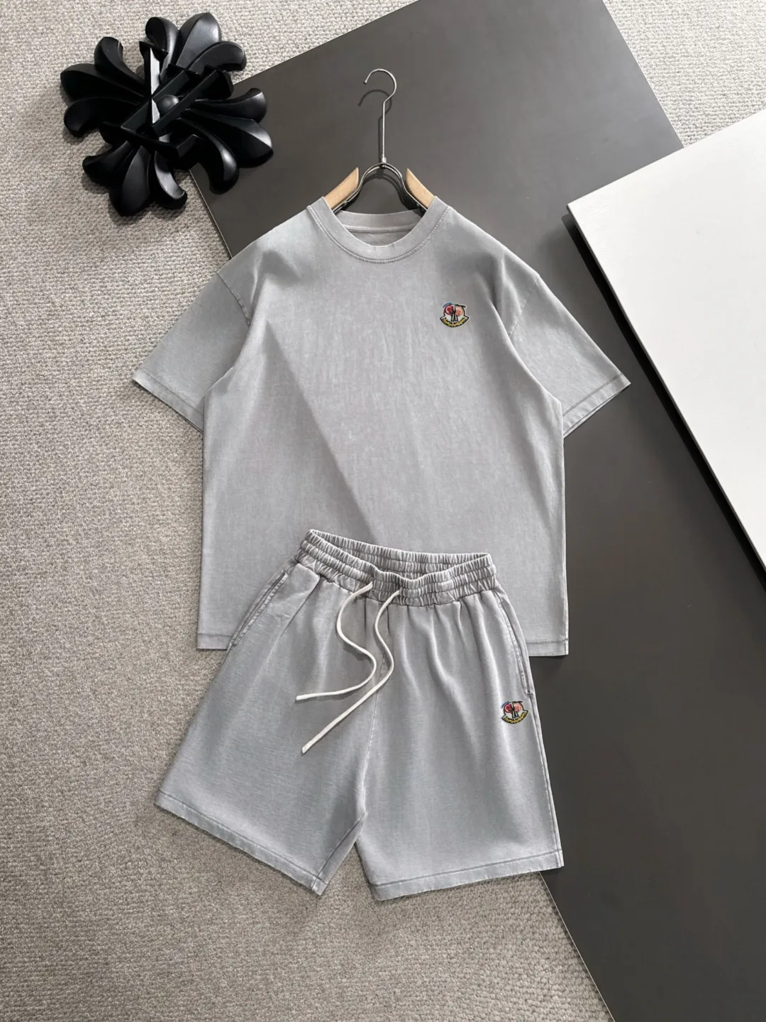 Next day shipping P460 MONCLER/Mongolian high quality 2025 spring and summer new casual heavy industry suit exclusively developed by yb! High quality production! Imported custom-made fabrics for foreign orders, with high breathability and comfort, impeccable details, brand element design concept, delicate and soft feel! It presents a casual cut and the upper body shape is great! On sale simultaneously on the official website! From a high-end men's positioning brand, the low-key luxury taste is irresistible! Exquisite workmanship and impeccable quality! The overall style is simple, fashionable and timeless, fully meeting the requirements of stylish and tasteful dressing! Size: S-XXL