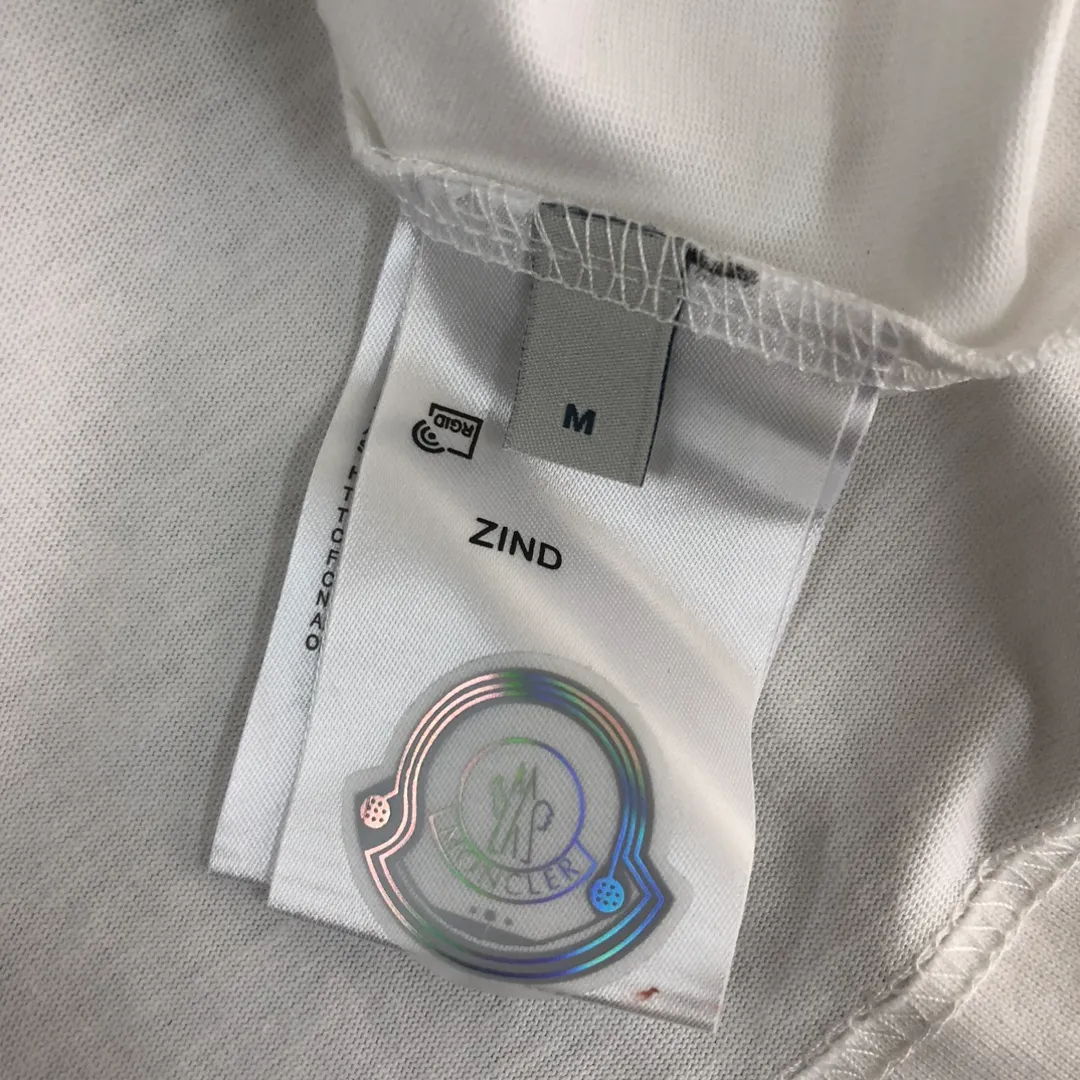 P160 🔥MONCLER The latest short-sleeved T-shirt for couples ~ brand new element pattern printing design ~ the fabric upper body is comfortable and breathable, not stiff, slim cut, made of high-end custom-made pure cotton fabric! The upper body is comfortable and stylish, and it can be worn alone as an inner layer. It is a must-have for fashionistas! ! ! Color: black white Size: S～XL (loose version, please state your height and weight when placing an order)