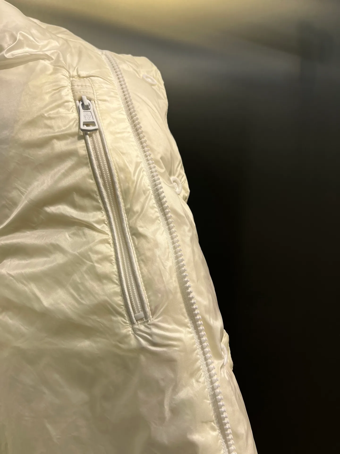 P820 ​​𝗠𝗼𝗻𝗰𝗹𝗲𝗿 Moncler A super popular model that you can’t buy in winter, it speaks for itself with its strength, a veteran-level model. This series is known for its fluffy bread style and glossy effect. It is the most popular series in the classic main line of the M family. You can basically buy it at the counter and from the official website! Promise me to buy it soon! Just needed series! ! Don’t wait until winter when it’s hard to get one size: 12345
