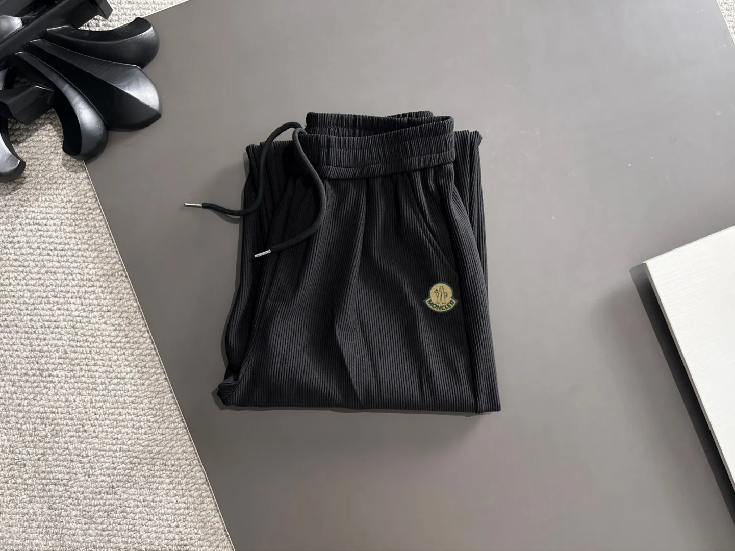 Next day shipping P520 MONCLER/Mongolian high quality 2025 spring and summer new casual heavy industry trousers suit exclusively developed by yb! High quality production! Imported custom-made fabrics for foreign orders, with high breathability and comfort, impeccable details, brand element design concept, delicate and soft feel! It presents a casual cut and the upper body shape is great! On sale simultaneously on the official website! From a high-end men's positioning brand, the low-key luxury taste is irresistible! Exquisite workmanship and impeccable quality! The overall style is simple, fashionable and timeless, fully meeting the requirements of stylish and tasteful dressing! Size: M-XXXL