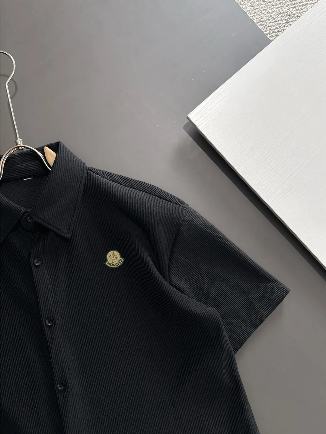 Next day shipping P520 MONCLER/Mongolian high quality 2025 spring and summer new casual heavy industry trousers suit exclusively developed by yb! High quality production! Imported custom-made fabrics for foreign orders, with high breathability and comfort, impeccable details, brand element design concept, delicate and soft feel! It presents a casual cut and the upper body shape is great! On sale simultaneously on the official website! From a high-end men's positioning brand, the low-key luxury taste is irresistible! Exquisite workmanship and impeccable quality! The overall style is simple, fashionable and timeless, fully meeting the requirements of stylish and tasteful dressing! Size: M-XXXL