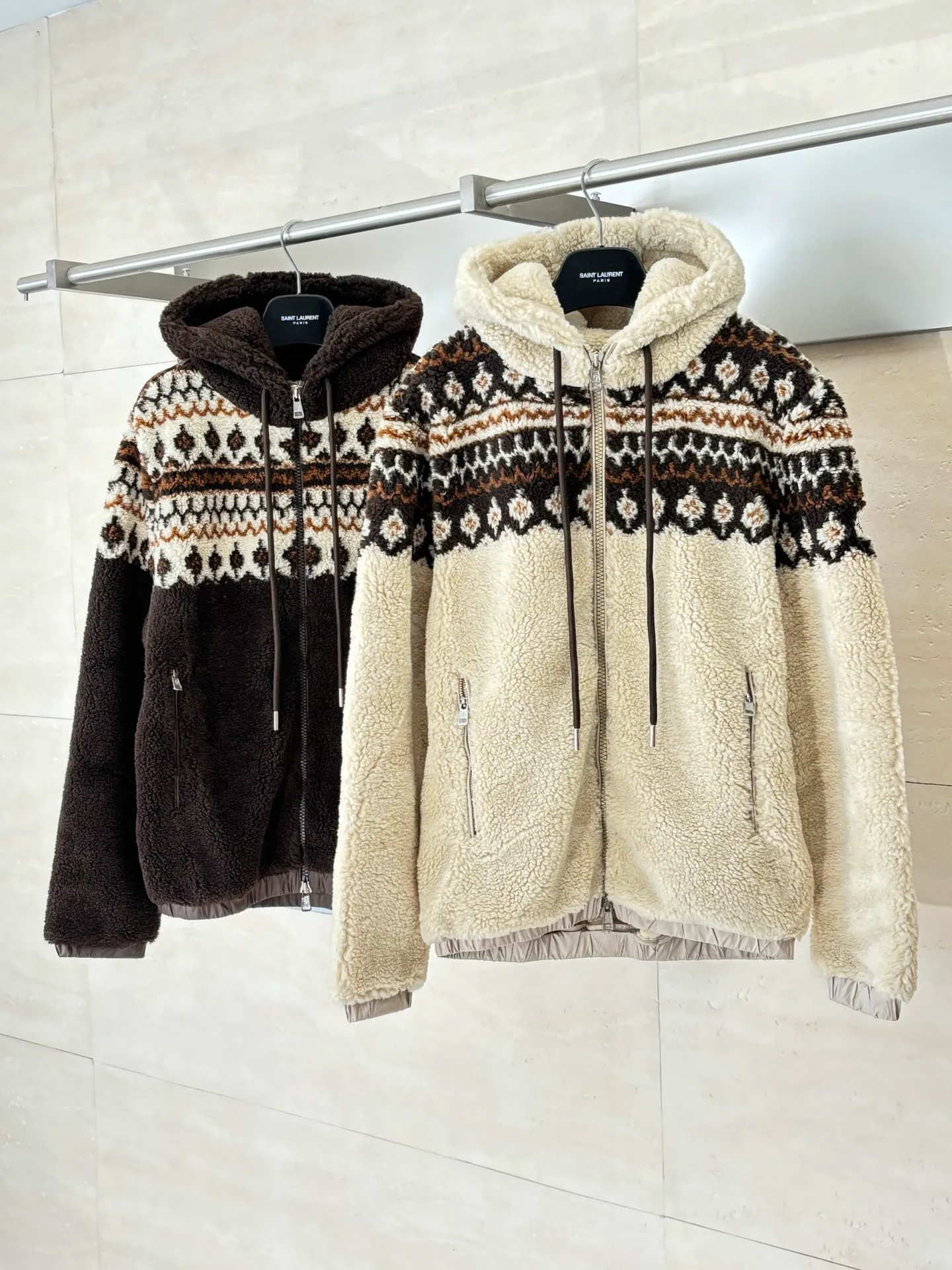 P550 Moncler*/Mask 25Fw new geometric jacquard wool blend plush hooded jacket made of wool blend teddy style jacquard fabric, adjustable drawstring hood zipper opening hem and cuffs Size: S/M/L/XL