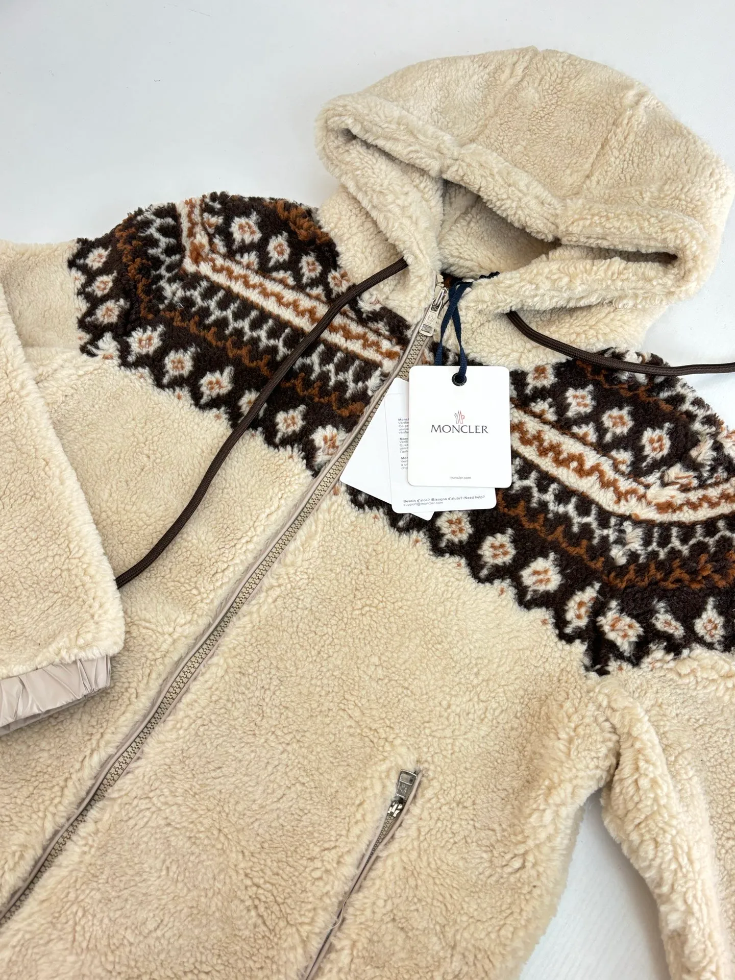 P550 Moncler*/Mask 25Fw new geometric jacquard wool blend plush hooded jacket made of wool blend teddy style jacquard fabric, adjustable drawstring hood zipper opening hem and cuffs Size: S/M/L/XL