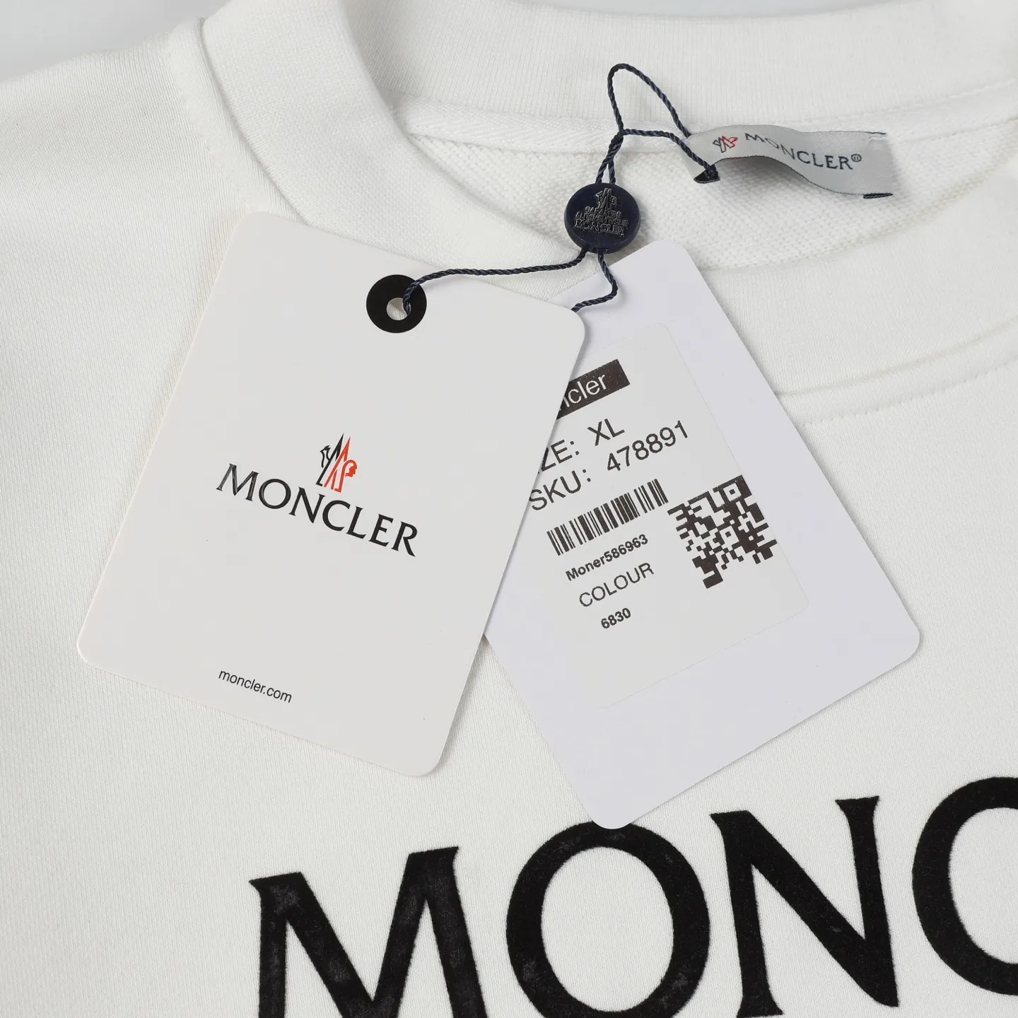 P210 Style number: 852 〈MONCLER〉 Mongolian flocked printed round neck sweatshirt. The price of Mongolian sweatshirt is actually quite advantageous. Anyone who has been to the counter should know that the price of Mongolian sweatshirt is not much cheaper than Gucci Burberry. It is just relatively low-key and unwilling to hype. It is a picture that you want to buy or not. The aloof existence... ✅460g 100% pure cotton wool fabric OS version is too large ✅Matched with the original high weight double yarn thread ✅Correct three-needle and five-thread craftsmanship Chain edge Color: Black White Royal Blue Size S M L