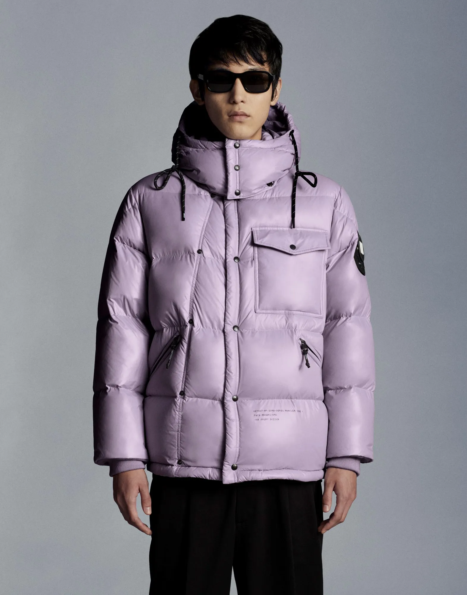 The P740 muzzled #Anthemyx men's jacket is made of shiny patented nylon and is part of the 7 Moncler Frgmt Hiroshi Fujiwara collection. #Fujiwarahiroshi2dai