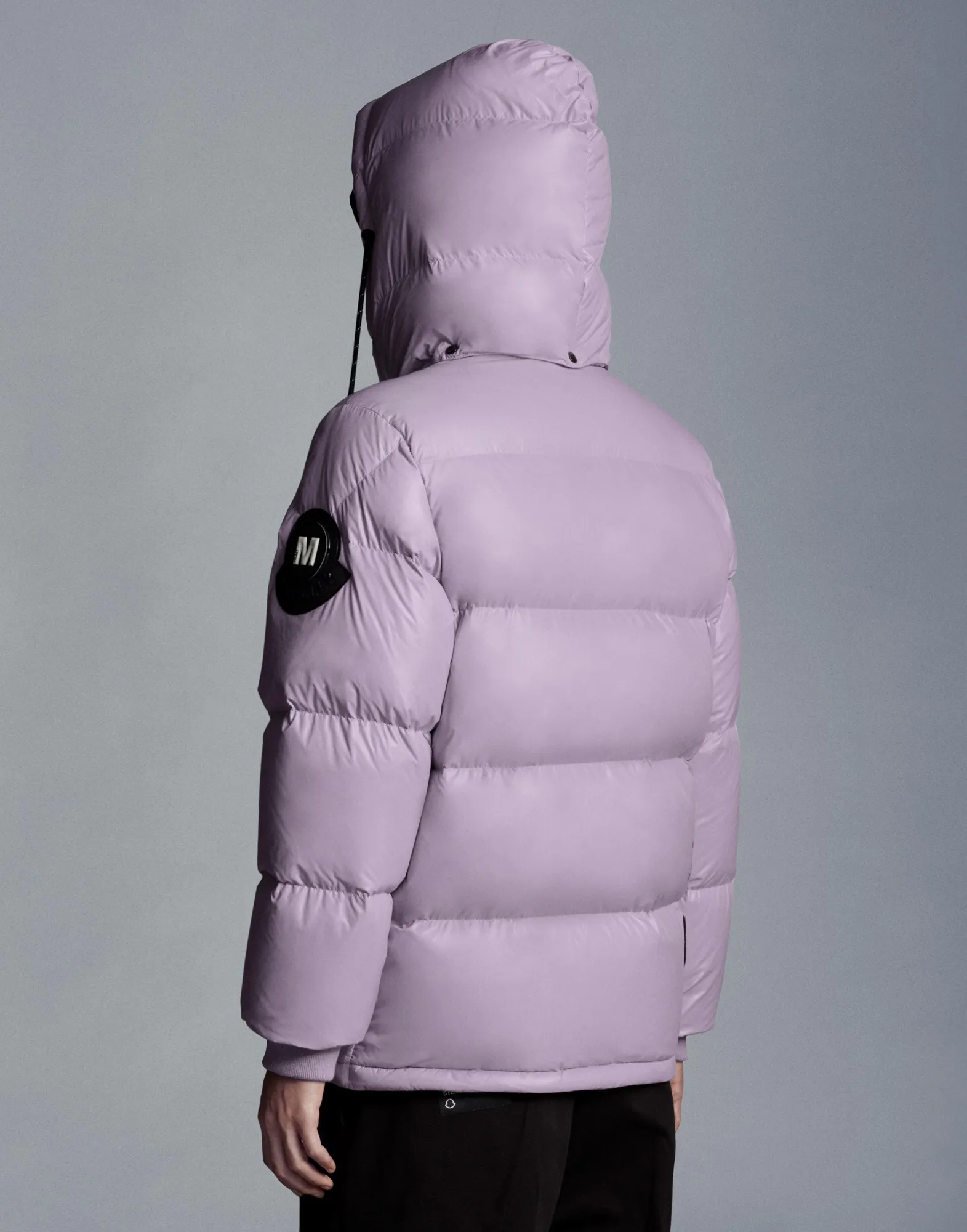 The P740 muzzled #Anthemyx men's jacket is made of shiny patented nylon and is part of the 7 Moncler Frgmt Hiroshi Fujiwara collection. #Fujiwarahiroshi2dai