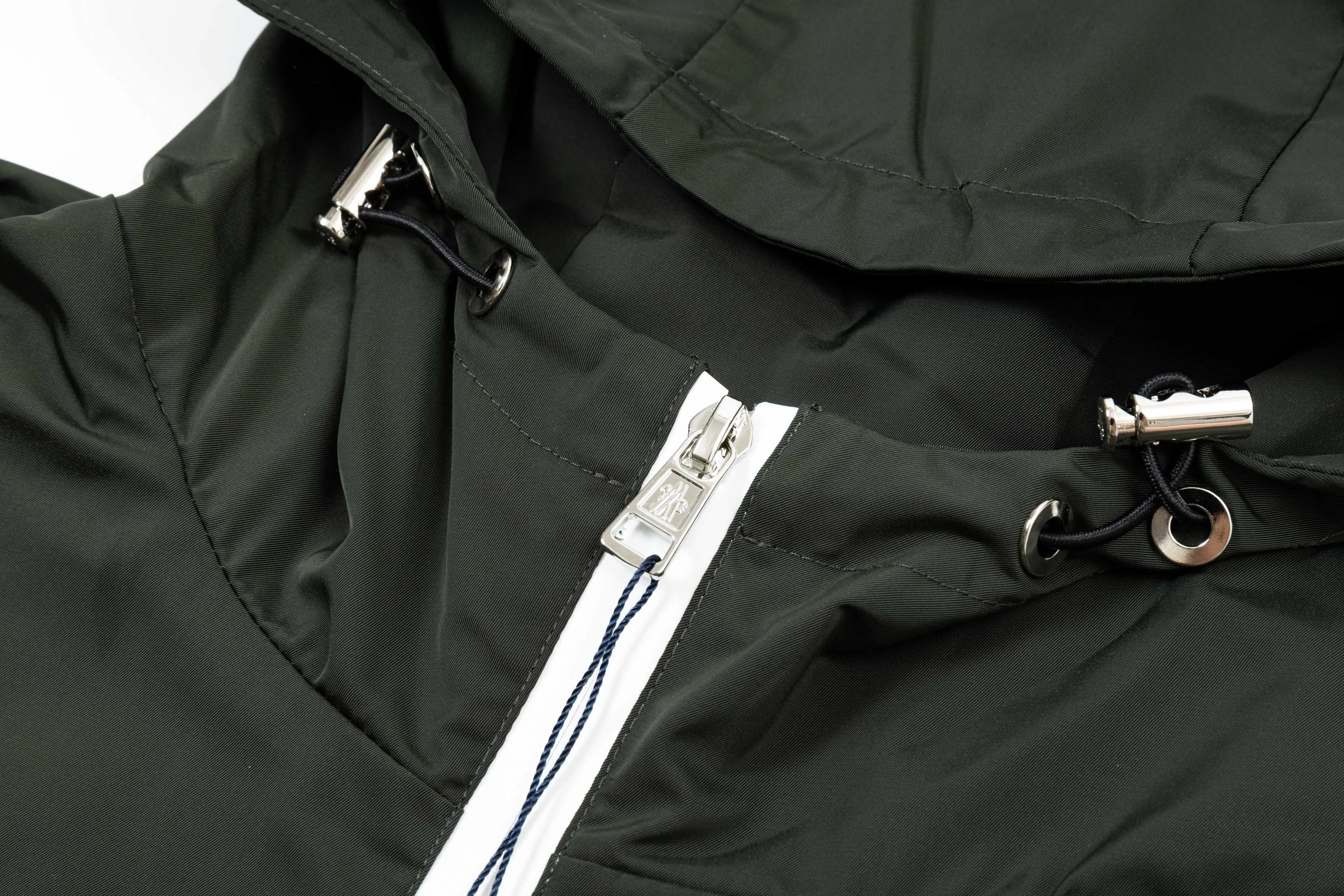 P410 2025 MONCLER new autumn and winter products Customized hardware Embroidered Logo. High-quality hooded jacket Mainly recommended version Selected custom fabrics Higher grade High-density memory brushed lining More fashionable and comfortable High-standard customization The upper body is very stylish Classic and versatile Can be matched with any fashion The fit is super good and highly recommended!  Color: dark green black Size: M-3XL