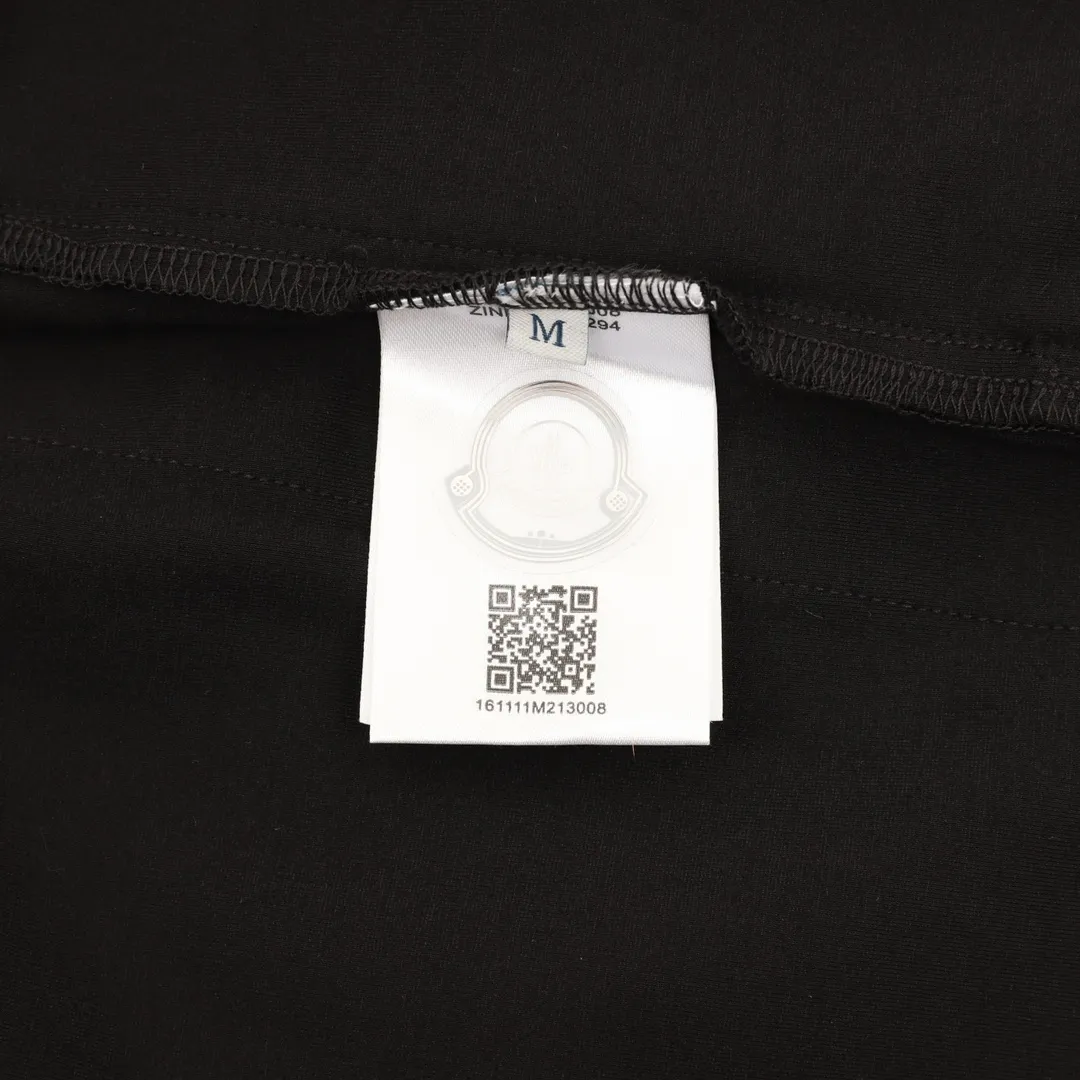 P500 Moncler/Mongolia 25Fw color-blocked embroidered micro-label logo webbing suit trousers, new splicing and combined side webbing, M family's unique letter LOGO embroidery, sports elastic leggings, high-quality fabrics, super soft and special feel, super texture, comfortable, soft and breathable. The design of the entire casual pants is simple and fashionable, and the elastic and drawstring design at the waistband is easy to wear. Not only is it full of details, but it’s also extremely practical! Paired with a jacket of the same series, it is the most effortless and high-end look in the wardrobe. A set of suits can unlock N kinds of fashionable scenes! Better paired with the same zipper jacket! Color: Black Size: S-XL
