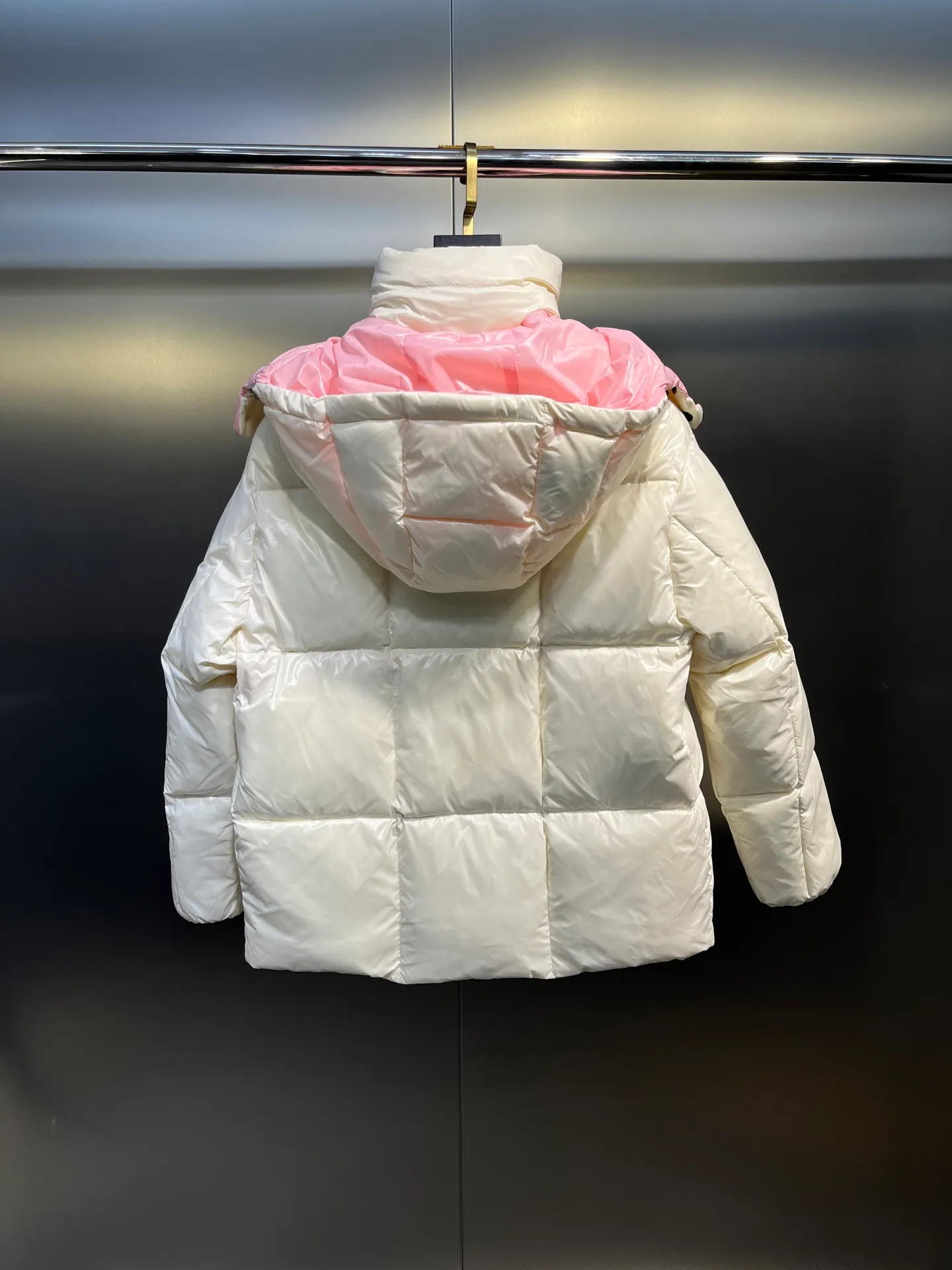 P760 moncler 🌟Co-branded down jacket. Original custom-made hardware accessories are all imported and original customization. Welcome to compare. Absolutely high quality. Use top-grade 90 white duck down. Super soft. Filled with fluffy and full feathers. Super heavy-duty. Fabric workmanship is perfect. Note that the fabric is super comfortable. Exclusive model. Non-market product. Size: 0123