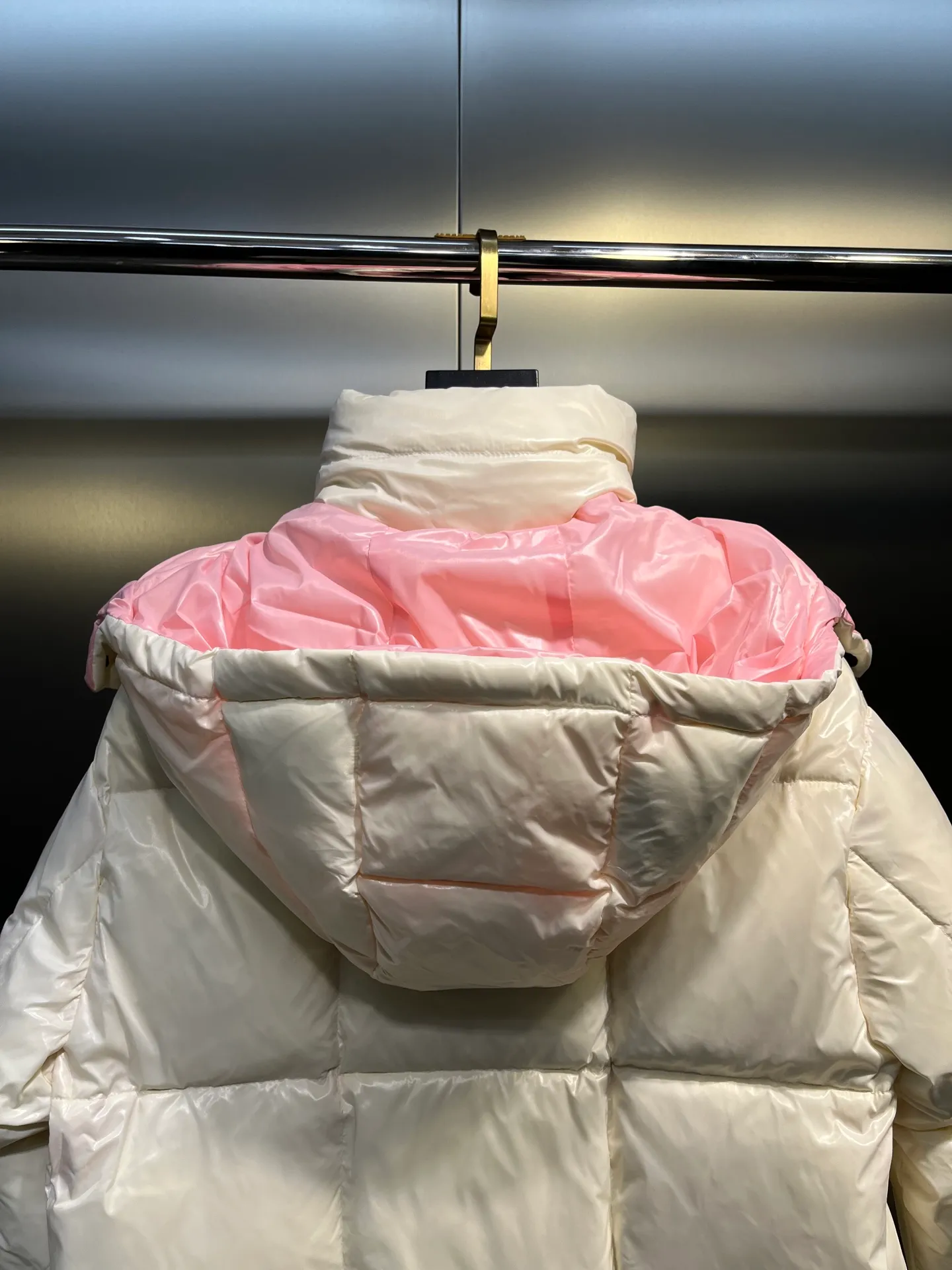P760 moncler 🌟Co-branded down jacket. Original custom-made hardware accessories are all imported and original customization. Welcome to compare. Absolutely high quality. Use top-grade 90 white duck down. Super soft. Filled with fluffy and full feathers. Super heavy-duty. Fabric workmanship is perfect. Note that the fabric is super comfortable. Exclusive model. Non-market product. Size: 0123