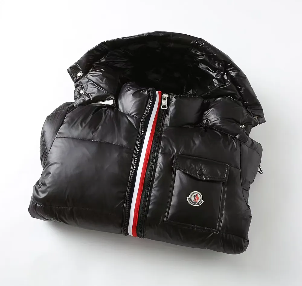 P840 MONCLER/Mask "Official website same style with classic embroidered small label splicing pockets" Hooded down jacket - Fabric: National standard 90 white duck down jacket, made of polyester fiber fabric. Comfortable and warm, perfect appearance, good bulk recovery after compression, heat accumulation and warmth locking. Complete three standards. Original fabric. Official same style. Different from ordinary version on the market - Color: black - Size: M L XL XXL XXL XXXL - Purchase the original mold and create it with a full set of customized accessories. Details determine success or failure.  - Accessories: The original accessories are complete with one to one and three standards, os off-shoulder version, same style for men and women, official website quality - no gender distinction, same style for men and women
