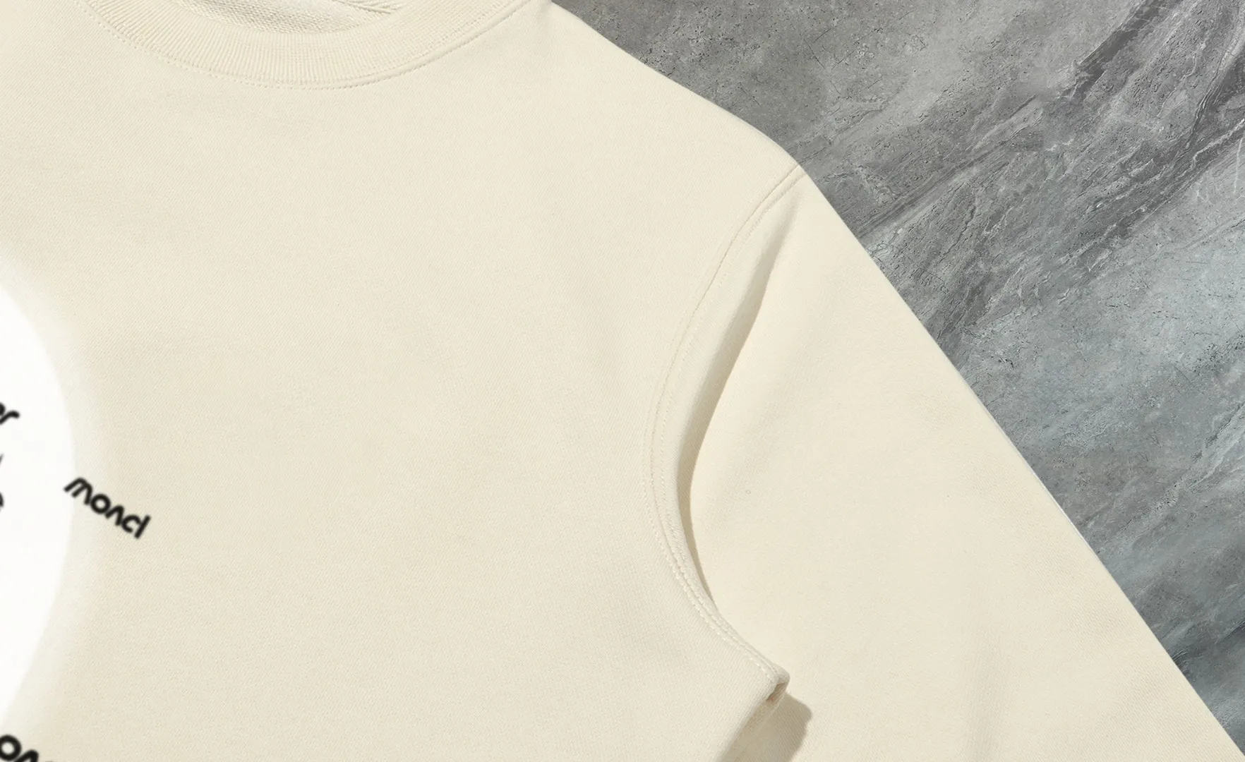 P210 High-version sweatshirt) [Long-term stock] 〖𝐌𝐎𝐍𝐂𝐋𝐄𝐑~Mask〗 Made of 440g heavy-weight fabric. It is different from the market currency. It can be matched with any variety and is properly handsome. 😎The whole dress is made of double waistcoats. The double waistcoats make the whole dress more three-dimensional. Not ordinary factories can do such fine work. 2025 Spring runway version of the T stage, on sale at the counter, round neck terry sweatshirt, high-end double-strand pure cotton, custom-made stretch ribs, dyed in the same vat, complete with three standards, matched with exquisite embroidered LOGO on the chest, simple and advanced, same style for men and women. Color: black, apricot, white, size: S M L XL 2XL