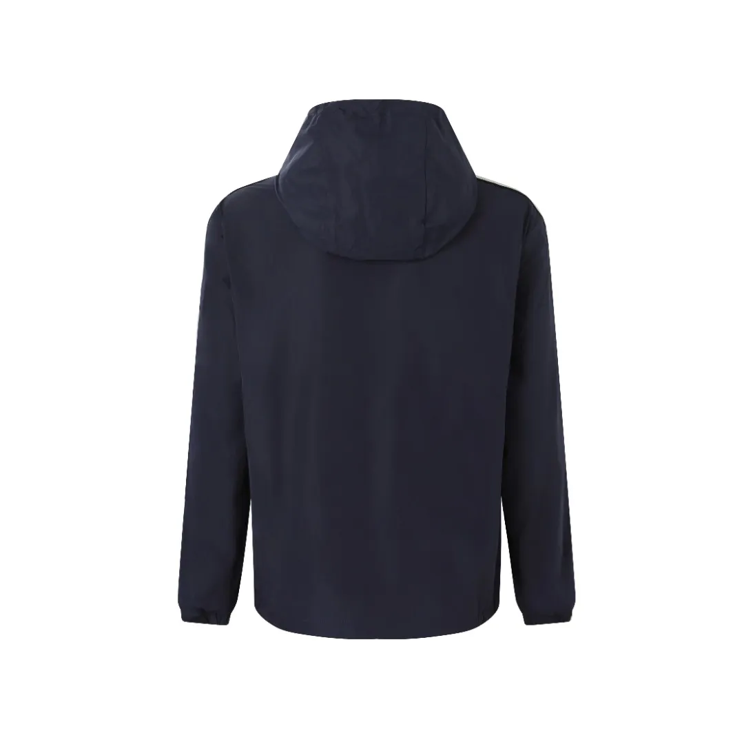 P540 MONCLER web-trimmed lightweight jacket Fabric selection: 100% polyester fiber is used to create a tough protective outer layer. It is known for its excellent tear resistance and wear resistance. It can quickly return to flatness during wearing and maintain the crisp and stylish appearance of the clothing for a long time. At the same time, it is not easy to deform after being washed for a long time.   Features: Two different colored decorative strips added to the center part of the sleeves. This design element can not only add visual highlights to clothing, making it more fashionable and unique. Craftsmanship: The webbing is precisely positioned along the cuffs to the seam of the collar and hat to ensure symmetry and overall smoothness. Before actual sewing, use very fine basting stitches for pre-fixing. This step is crucial to prevent the webbing from slipping, twisting, or wrinkling during sewing and ensuring that the final stitch is straight and perfect.  Accessories: 1:1 customized zipper puller, 1:1 customized buttons with logo, 1:1 customized hood drawstring elastic buckle SIZE: 1 2 3 4