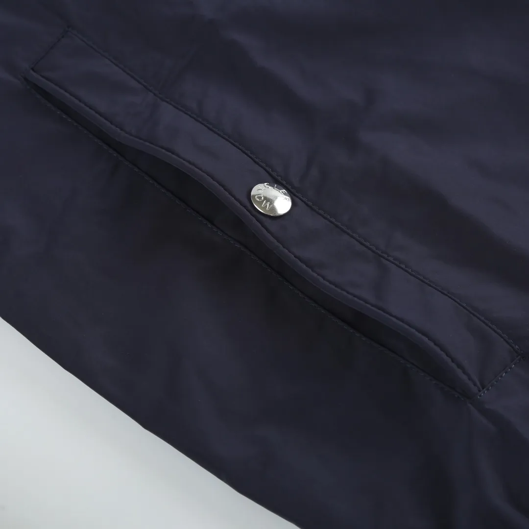 P540 MONCLER web-trimmed lightweight jacket Fabric selection: 100% polyester fiber is used to create a tough protective outer layer. It is known for its excellent tear resistance and wear resistance. It can quickly return to flatness during wearing and maintain the crisp and stylish appearance of the clothing for a long time. At the same time, it is not easy to deform after being washed for a long time.   Features: Two different colored decorative strips added to the center part of the sleeves. This design element can not only add visual highlights to clothing, making it more fashionable and unique. Craftsmanship: The webbing is precisely positioned along the cuffs to the seam of the collar and hat to ensure symmetry and overall smoothness. Before actual sewing, use very fine basting stitches for pre-fixing. This step is crucial to prevent the webbing from slipping, twisting, or wrinkling during sewing and ensuring that the final stitch is straight and perfect.  Accessories: 1:1 customized zipper puller, 1:1 customized buttons with logo, 1:1 customized hood drawstring elastic buckle SIZE: 1 2 3 4