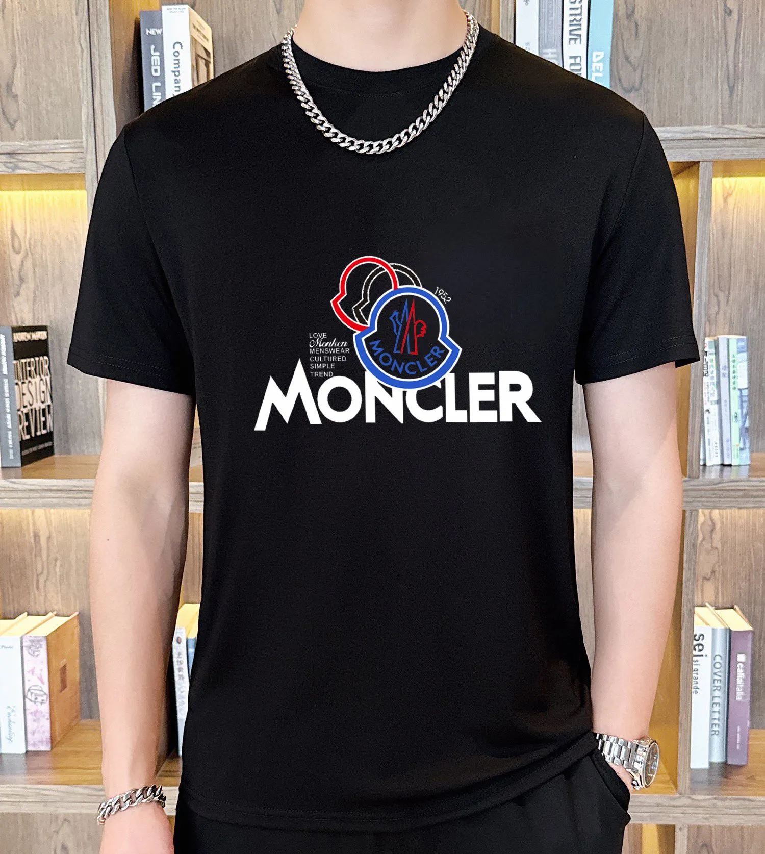 P330 [MONCLER] (Fat Man's Gospel) The same style as the 2025 official website. World-renowned luxury brand. Summer men's (double mercerized) high-quality 🐂 suit. It is made of imported original fabrics. It is a trendy style of the season and a versatile hit. Simple and elegant, precise workmanship allows you to be at the top of fashion. Size: M-5XL (can be worn up to 220 pounds)