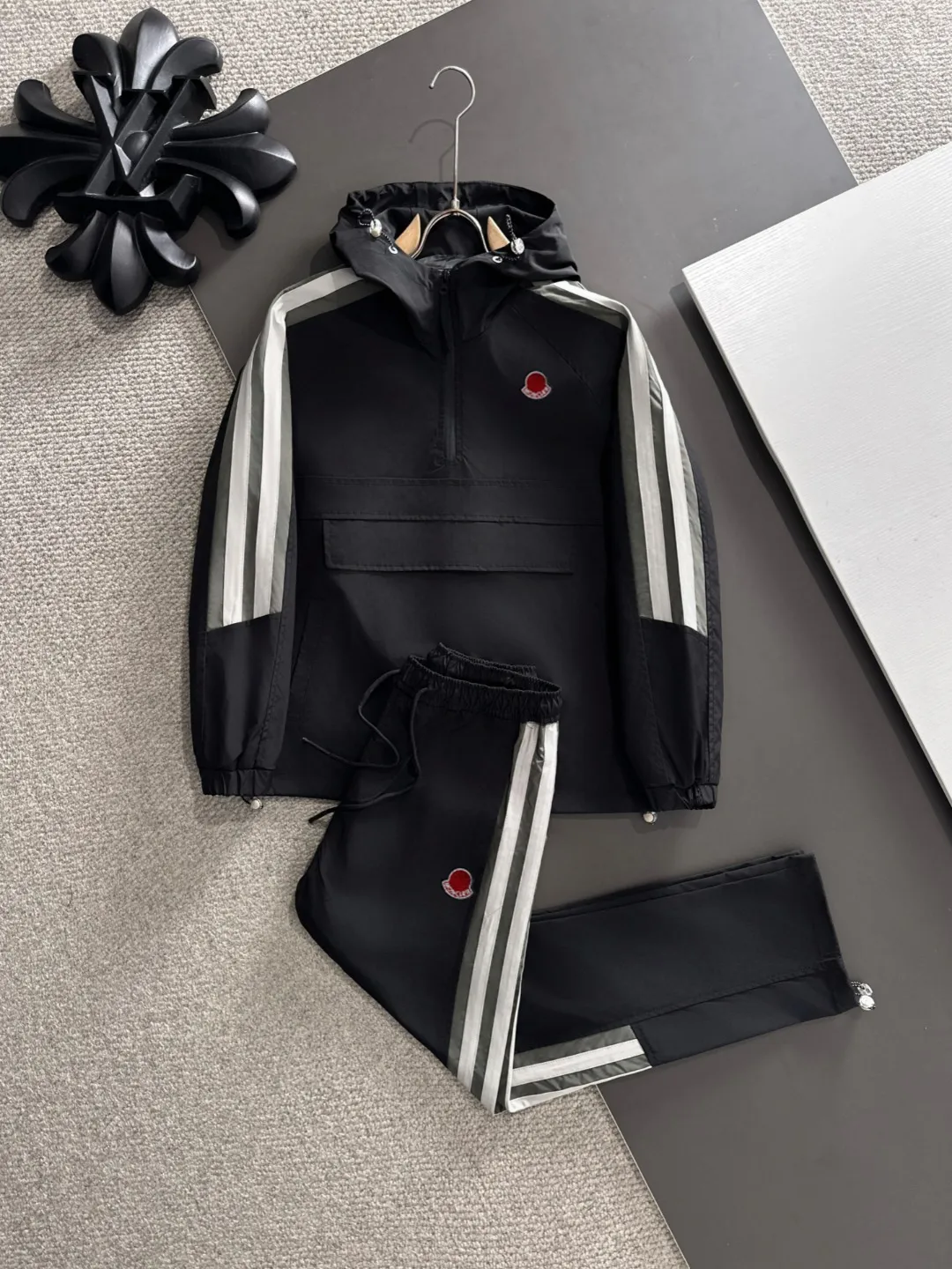 Next day shipping P720 MONCLER/Balenciaga high quality 2025 autumn and winter new casual heavy industry suit exclusively developed by yb! High quality production! The top version of the trading company channel order, external orders for imported custom fabrics, high breathability and comfort, impeccable details, absolutely worth buying! This type of suit is also a must-have for lazy people. You don’t have to think about how to match it, you can just get it in one set! Brand element design concept, delicate and soft feel! It presents a casual cut and the upper body shape is great! On sale simultaneously on the official website! From a high-end men's positioning brand, the low-key luxury taste is irresistible! Exquisite workmanship and impeccable quality! The overall style is simple, fashionable and timeless, fully meeting the requirements of stylish and tasteful dressing! Size: M to 5XL (or state your height and weight when placing an order)