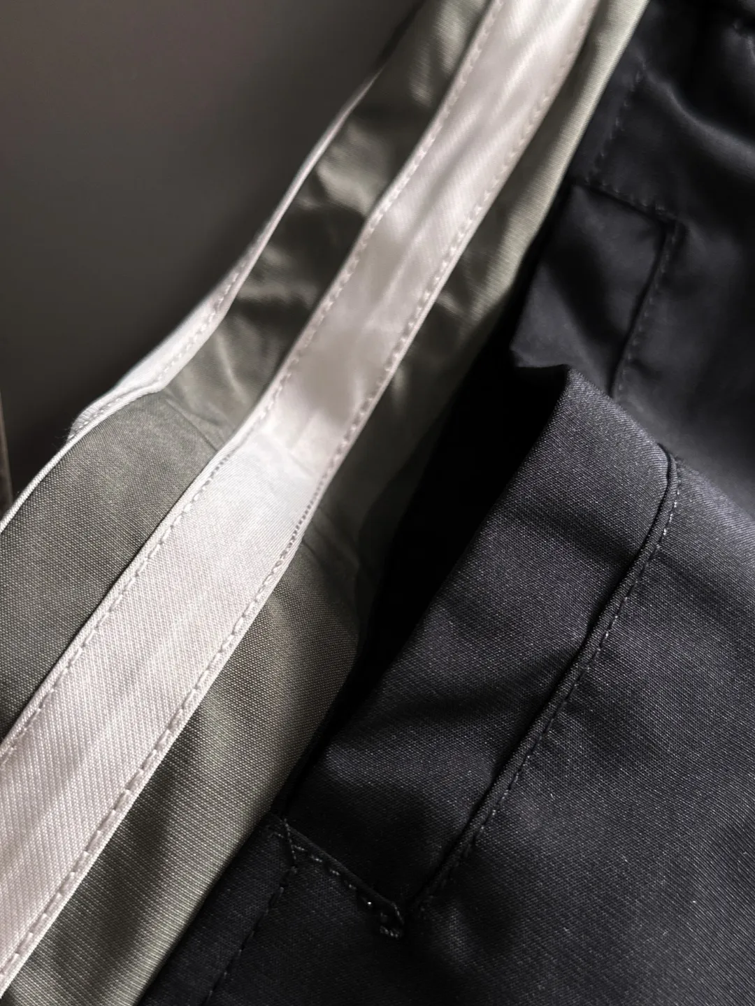 Next day shipping P720 MONCLER/Balenciaga high quality 2025 autumn and winter new casual heavy industry suit exclusively developed by yb! High quality production! The top version of the trading company channel order, external orders for imported custom fabrics, high breathability and comfort, impeccable details, absolutely worth buying! This type of suit is also a must-have for lazy people. You don’t have to think about how to match it, you can just get it in one set! Brand element design concept, delicate and soft feel! It presents a casual cut and the upper body shape is great! On sale simultaneously on the official website! From a high-end men's positioning brand, the low-key luxury taste is irresistible! Exquisite workmanship and impeccable quality! The overall style is simple, fashionable and timeless, fully meeting the requirements of stylish and tasteful dressing! Size: M to 5XL (or state your height and weight when placing an order)