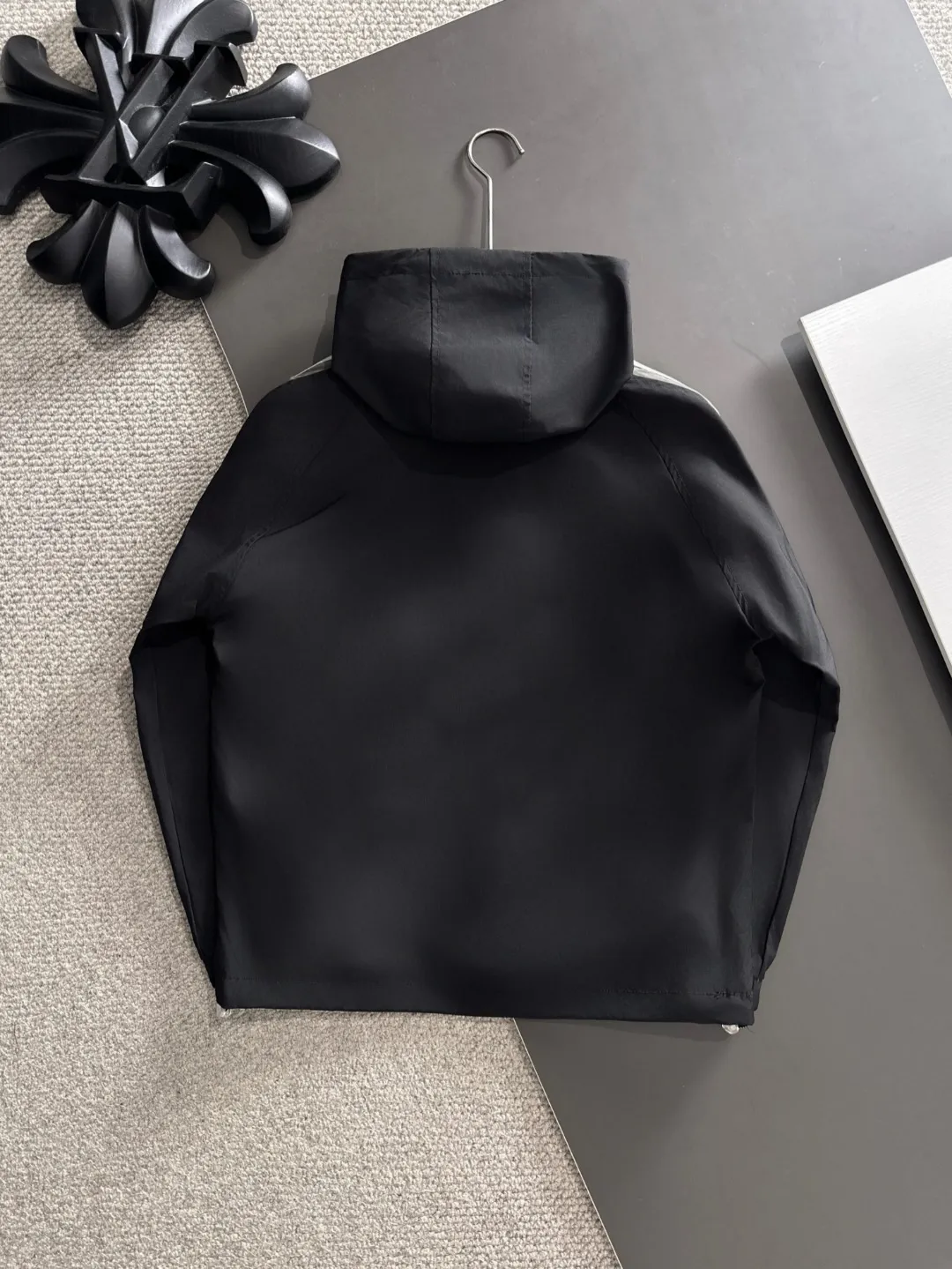 Next day shipping P720 MONCLER/Balenciaga high quality 2025 autumn and winter new casual heavy industry suit exclusively developed by yb! High quality production! The top version of the trading company channel order, external orders for imported custom fabrics, high breathability and comfort, impeccable details, absolutely worth buying! This type of suit is also a must-have for lazy people. You don’t have to think about how to match it, you can just get it in one set! Brand element design concept, delicate and soft feel! It presents a casual cut and the upper body shape is great! On sale simultaneously on the official website! From a high-end men's positioning brand, the low-key luxury taste is irresistible! Exquisite workmanship and impeccable quality! The overall style is simple, fashionable and timeless, fully meeting the requirements of stylish and tasteful dressing! Size: M to 5XL (or state your height and weight when placing an order)
