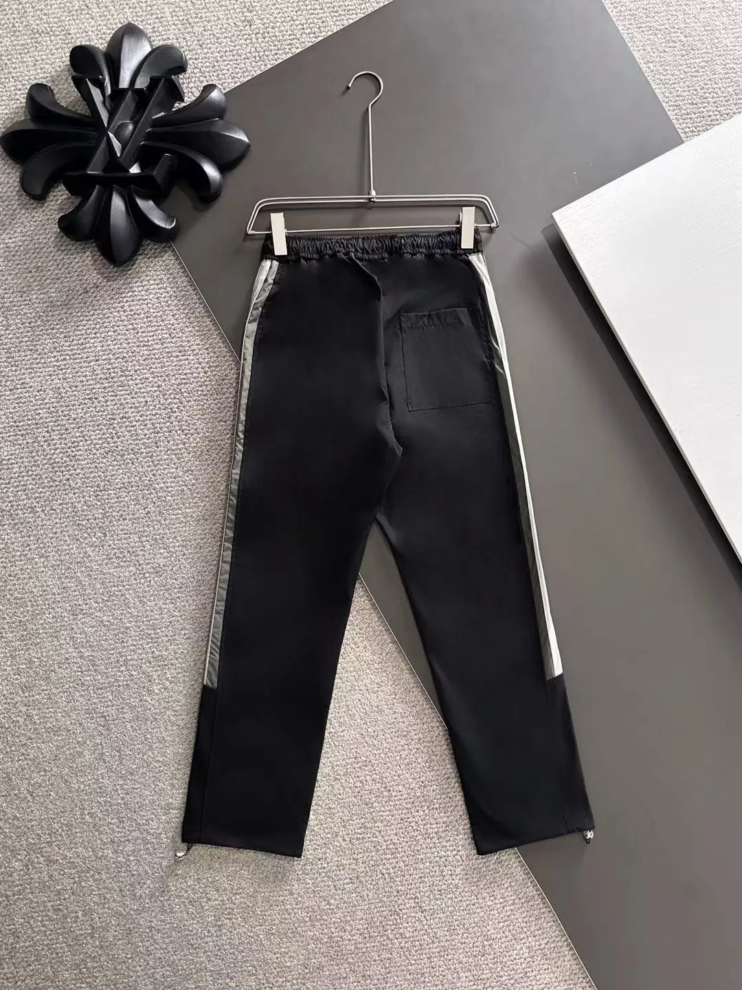 Next day shipping P720 MONCLER/Balenciaga high quality 2025 autumn and winter new casual heavy industry suit exclusively developed by yb! High quality production! The top version of the trading company channel order, external orders for imported custom fabrics, high breathability and comfort, impeccable details, absolutely worth buying! This type of suit is also a must-have for lazy people. You don’t have to think about how to match it, you can just get it in one set! Brand element design concept, delicate and soft feel! It presents a casual cut and the upper body shape is great! On sale simultaneously on the official website! From a high-end men's positioning brand, the low-key luxury taste is irresistible! Exquisite workmanship and impeccable quality! The overall style is simple, fashionable and timeless, fully meeting the requirements of stylish and tasteful dressing! Size: M to 5XL (or state your height and weight when placing an order)