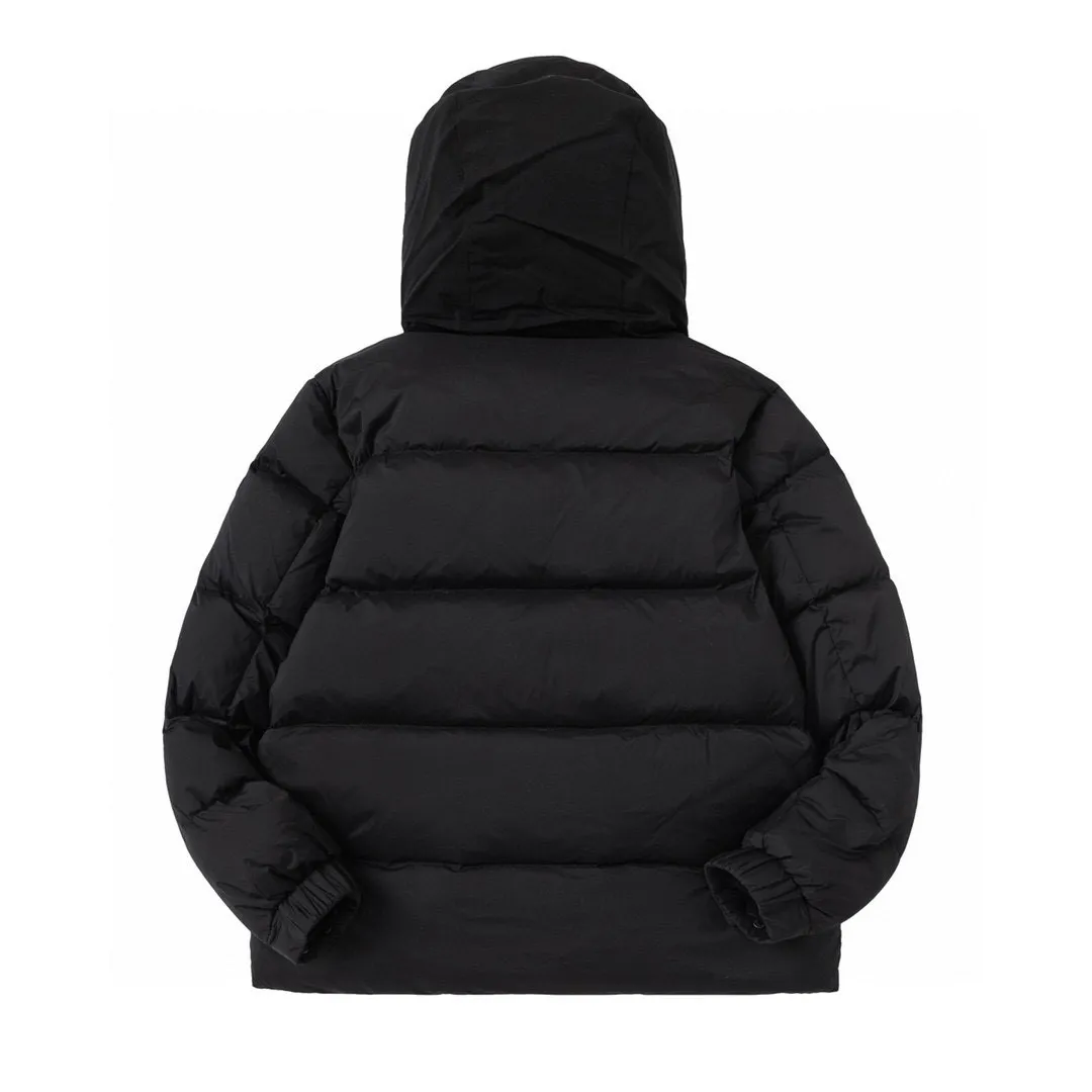 P820 ​​with dust bag) Moncler/Mask 22Fw Black Samurai access control three-dimensional embossed letter down jacket, new fall and winter madeira. Black Samurai scarf hooded mid-length down jacket, hard to find on the official website, 95% goose down filling Madeira down jacket is a common item in the functional wardrobe, made of Longuesaison nylon, providing excellent warmth and light comfort. Presented in calming neutral tones, the loose silhouette pays homage to clean design. Made of matte Longue Saison nylon Painted nylon lining Filled with down Hood and front placket made of 2.5 layers of fabric Logo embossed Hidden button and zipper closure Exterior pockets with hidden snap closure Chest pocket with zipper closure Adjustable hood and flat elastic drawstring Matte black branding Color: Black Gray Off-White Size: 1 2 3 4 5