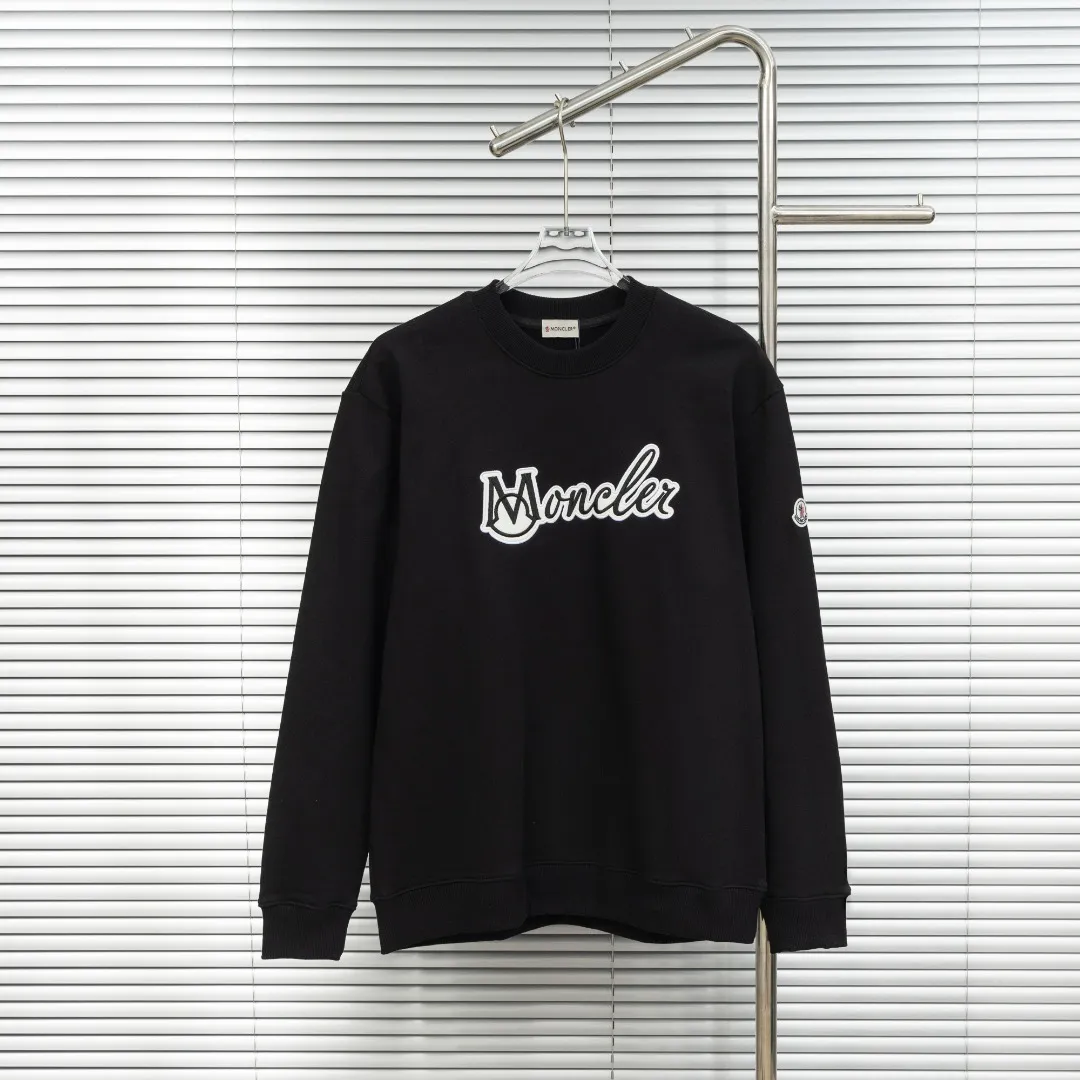 P250 top version (different currencies) Style: MONCLER classic patched pullover long-sleeved round neck sweatshirt Color: Picture color Size: S-XL Fabric: Pure cotton Accessories: Full set of customized accessories No gender distinction Same style for men and women