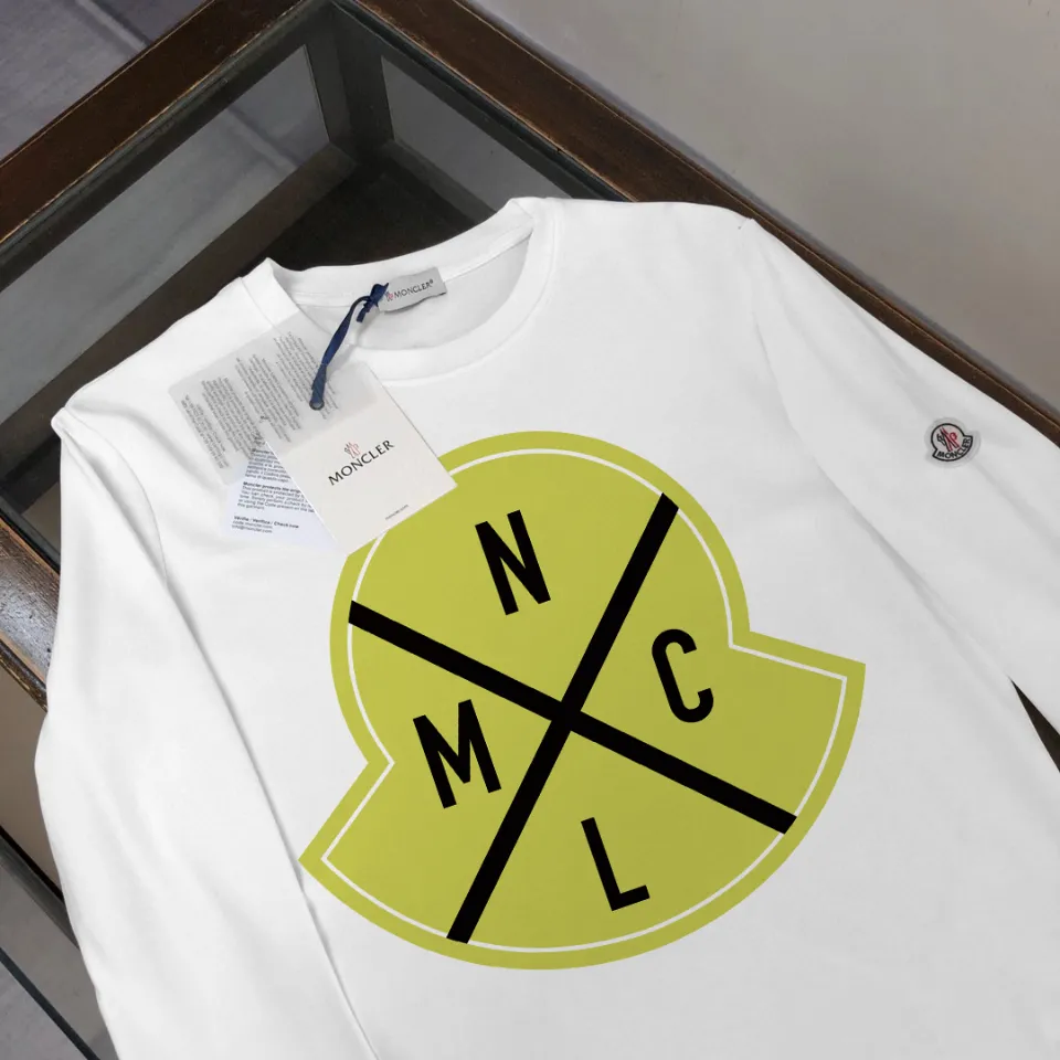 P180, a non-off-the-shelf model, you can trust it. Moncler printed long-sleeved T-shirt, 240g breathable cotton fabric, very soft and comfortable texture, does not shrink, does not deform, does not ball), can be worn alone as a base layer. Original customized accessories, collar label, care mark, hangtag, packaging (perfect details) Color: White Black Size: XS S M L