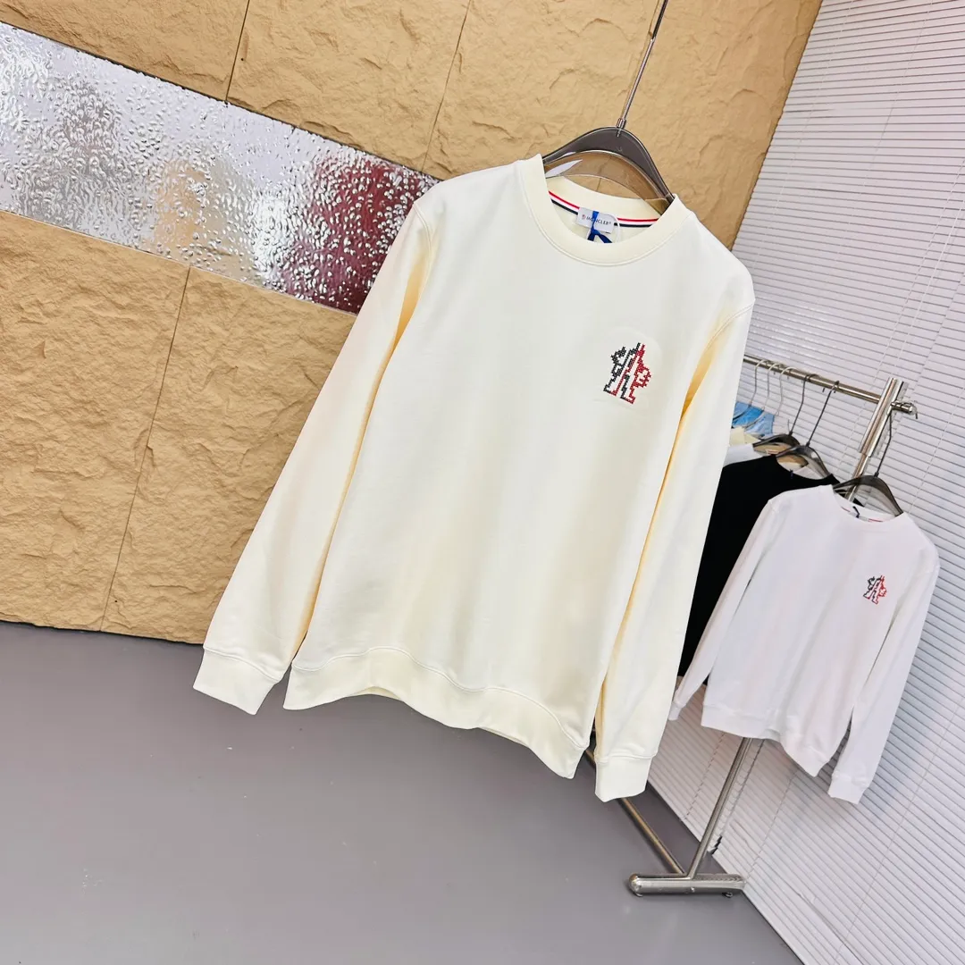 P280 Brand: Mengkou🤳𝐌𝐎𝐍𝐂𝐋𝐄𝐑 Fabric: ☑️Made of 440g double-strand pure cotton terry👕 Fabric: ☑️Thread with 1*1 double yarn thread. 🔜Comes with dyeing in the same tank. Craftsmanship: ☑️The embroidery uses 3D three-dimensional embroidery technology, 🇧🇫The original computer scan and print is restored 1:1. The pattern is clear and the needle count is dense. It is a rare high-end product on the market! 🇲🇩All three standards are complete! Size: ☑️S 〰️M 〰️L 〰️XL 〰️XXL