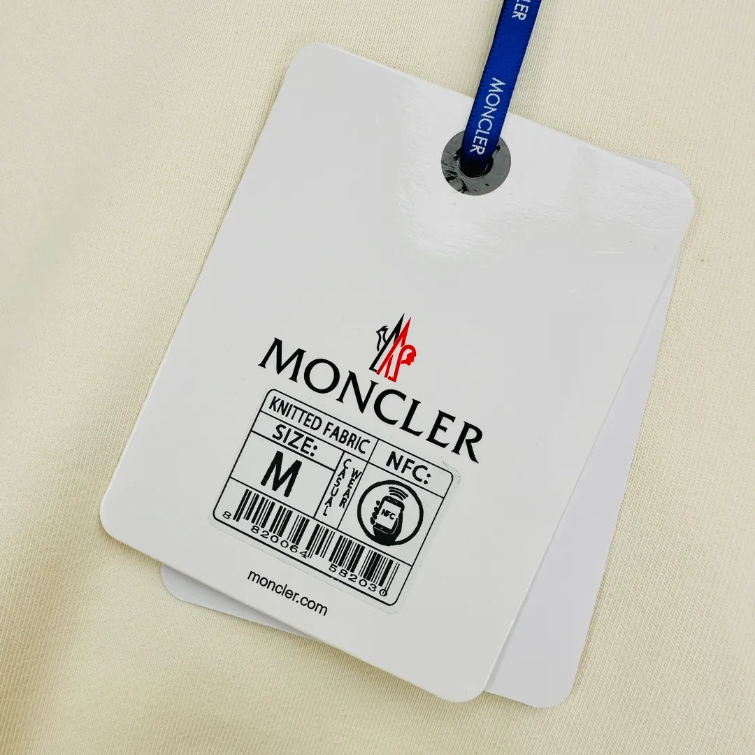 P280 Brand: Mengkou🤳𝐌𝐎𝐍𝐂𝐋𝐄𝐑 Fabric: ☑️Made of 440g double-strand pure cotton terry👕 Fabric: ☑️Thread with 1*1 double yarn thread. 🔜Comes with dyeing in the same tank. Craftsmanship: ☑️The embroidery uses 3D three-dimensional embroidery technology, 🇧🇫The original computer scan and print is restored 1:1. The pattern is clear and the needle count is dense. It is a rare high-end product on the market! 🇲🇩All three standards are complete! Size: ☑️S 〰️M 〰️L 〰️XL 〰️XXL