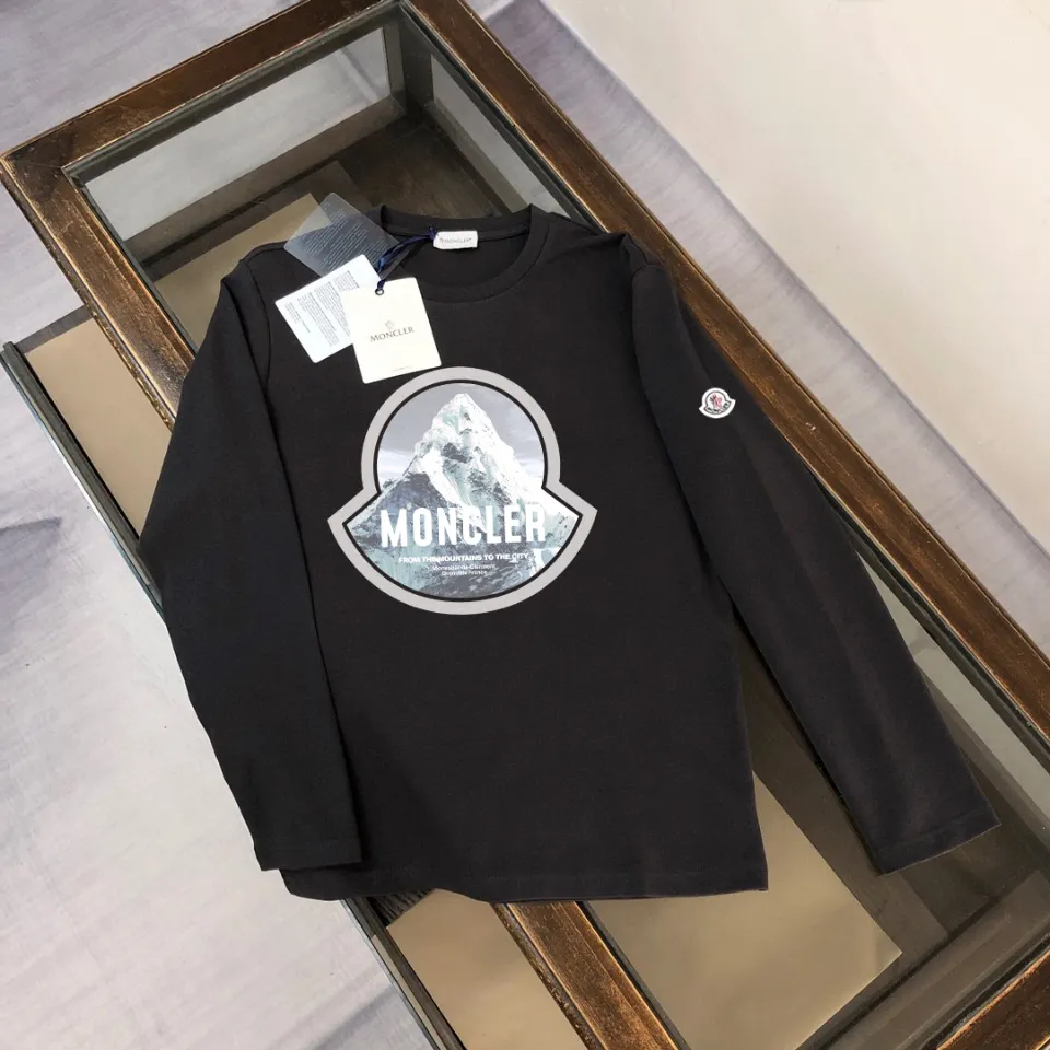 P180, a non-off-the-shelf model, you can trust it. Moncler printed long-sleeved T-shirt, 240g breathable cotton fabric, very soft and comfortable texture, does not shrink, does not deform, does not ball), can be worn alone as a base layer. Original customized accessories, collar label, care mark, hangtag, packaging (perfect details) Color: White Black Size: XS S M L